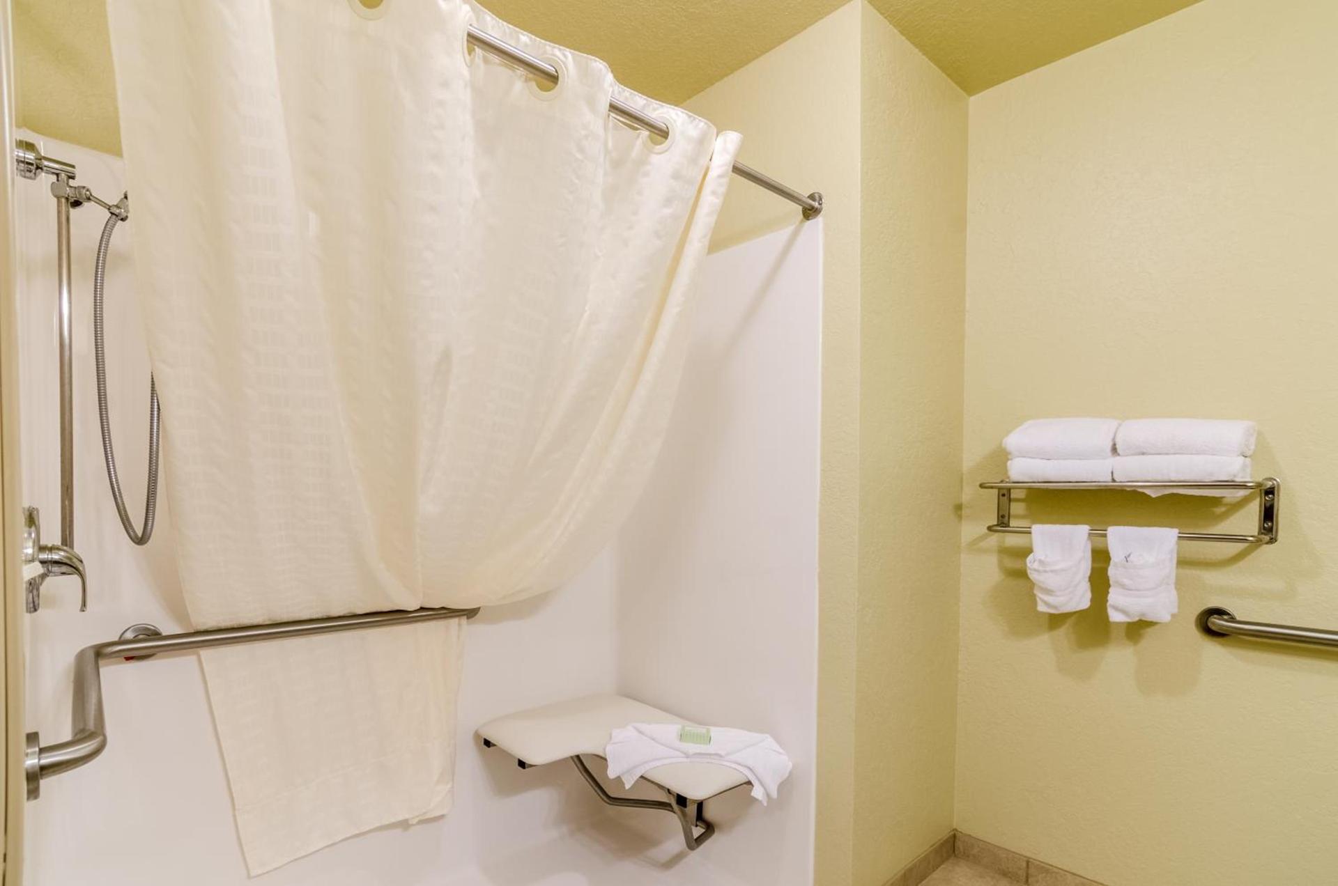 Cobblestone Inn and Suites - Eaton photo 19