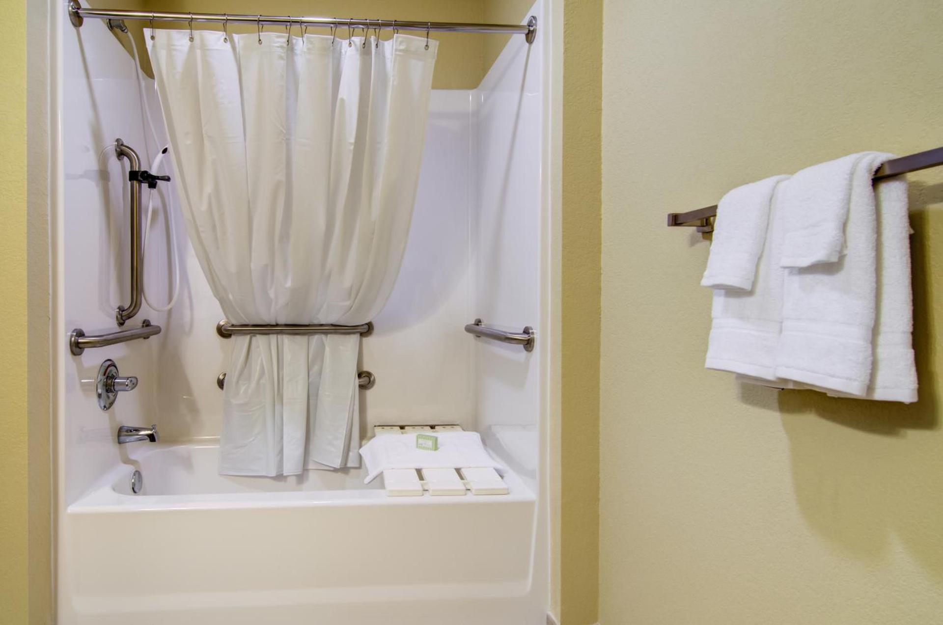 Cobblestone Inn and Suites - Eaton photo 8