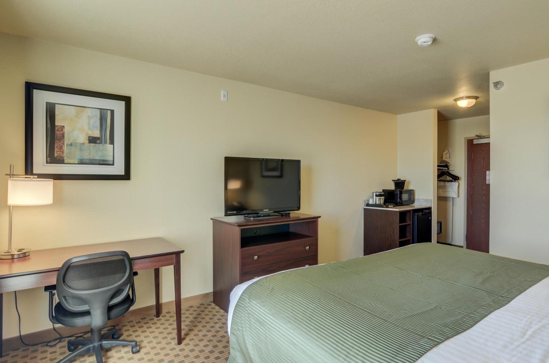 Cobblestone Inn and Suites - Eaton photo 6
