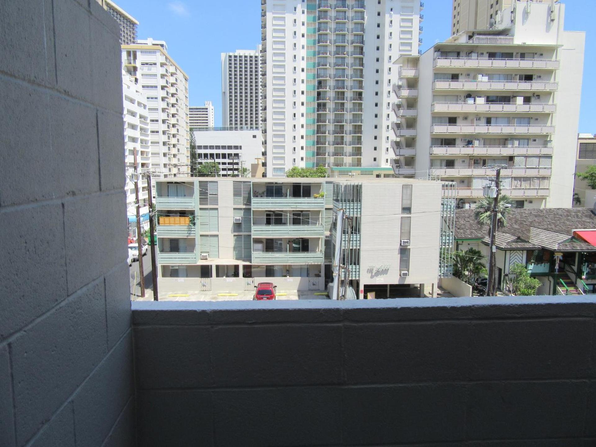 Waikiki Central Hotel - No Resort Fees photo 14