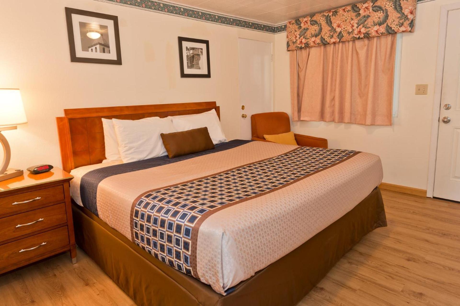 Riviera Inn photo 23