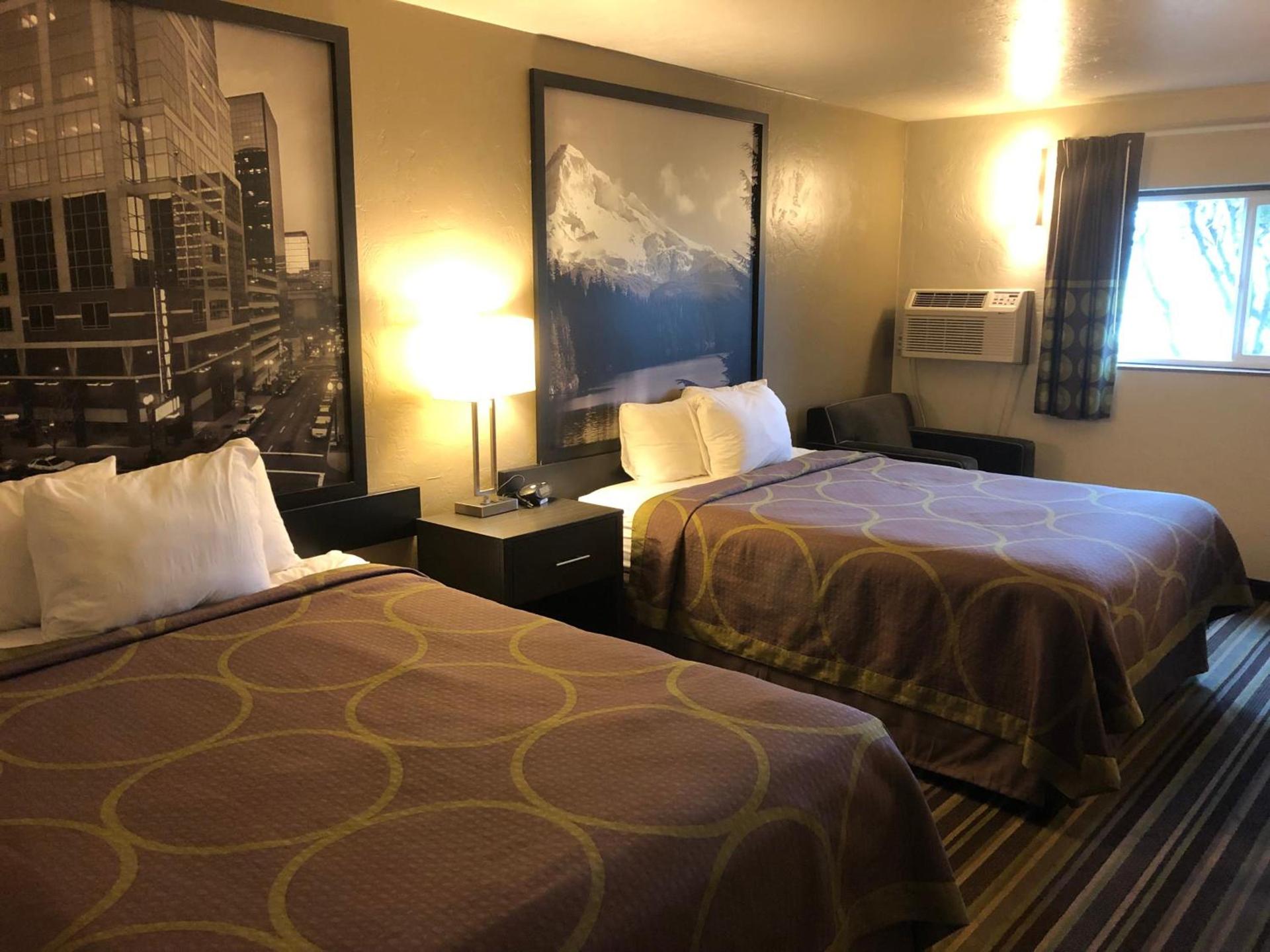 Super 8 by Wyndham Portland Airport photo 8