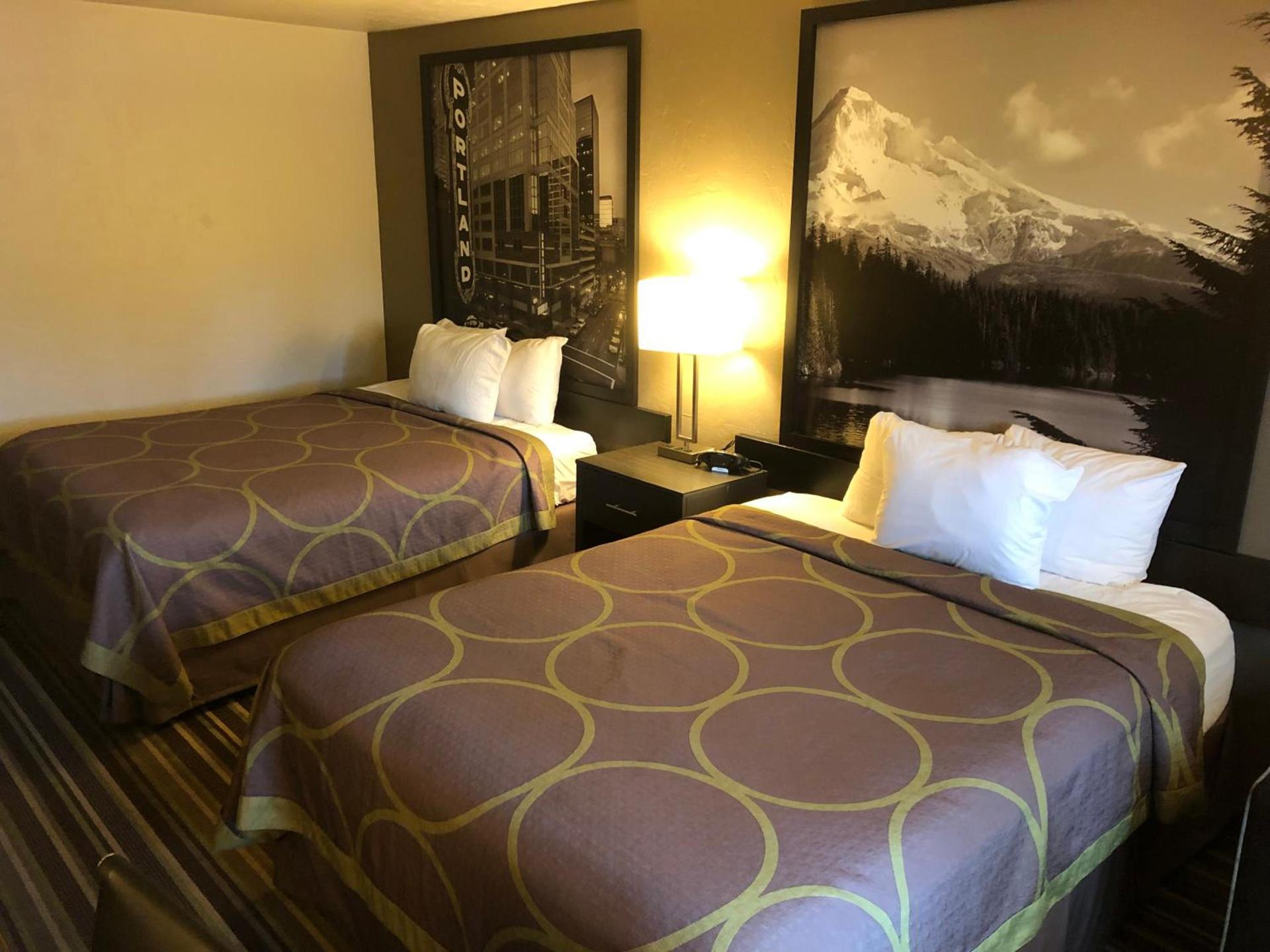 Super 8 by Wyndham Portland Airport photo 10