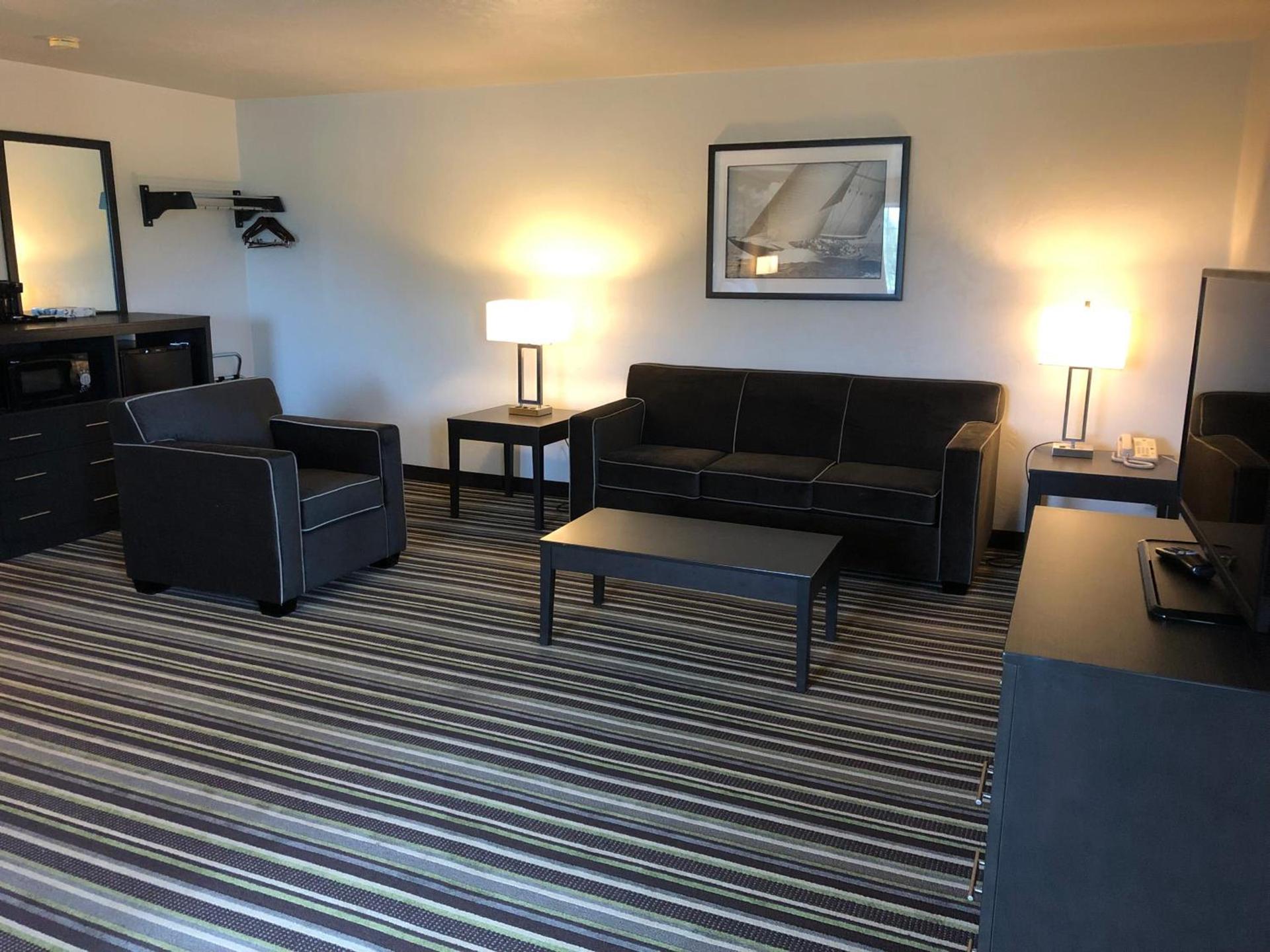 Super 8 by Wyndham Portland Airport photo 11