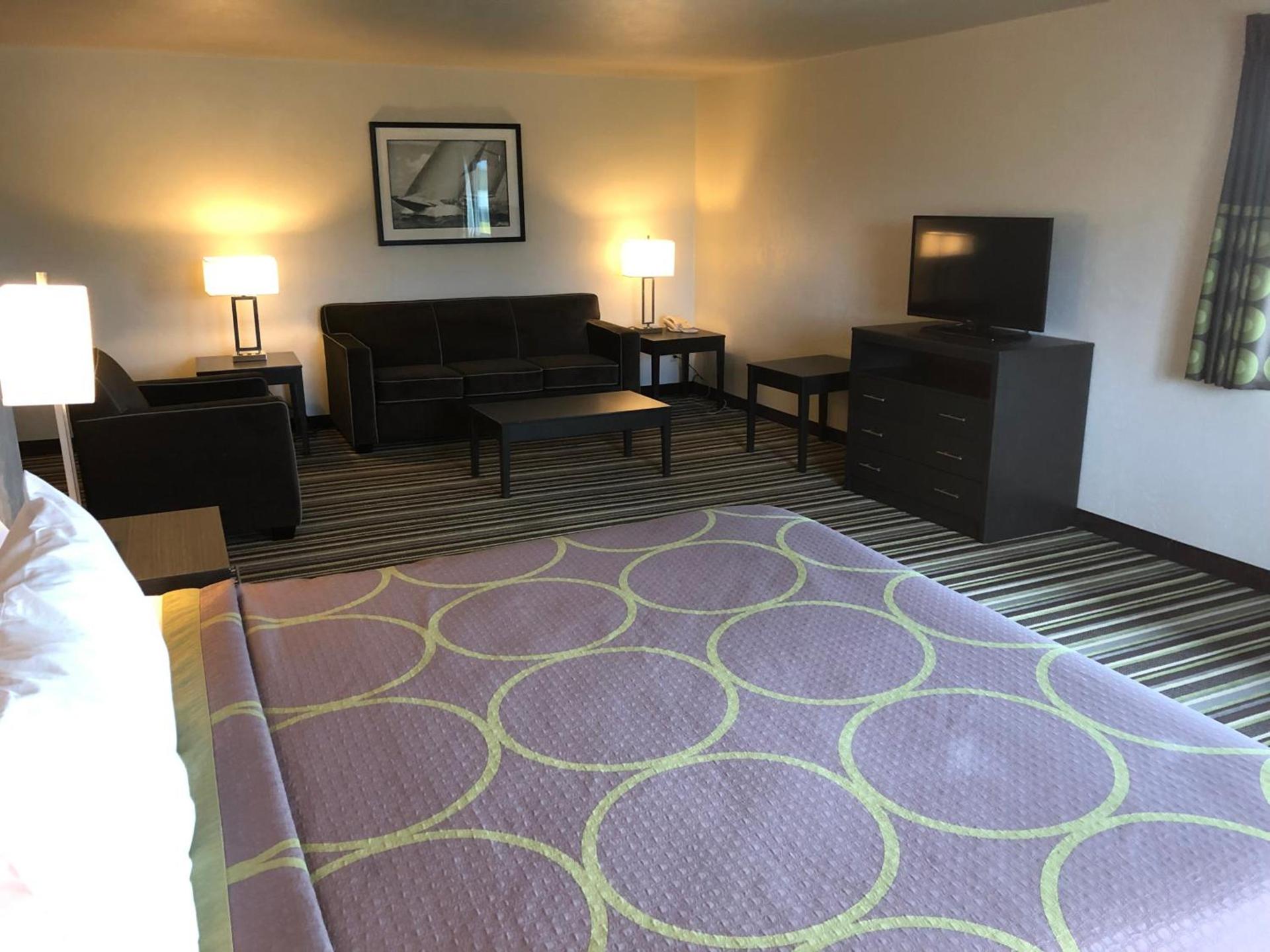 Super 8 by Wyndham Portland Airport photo 12