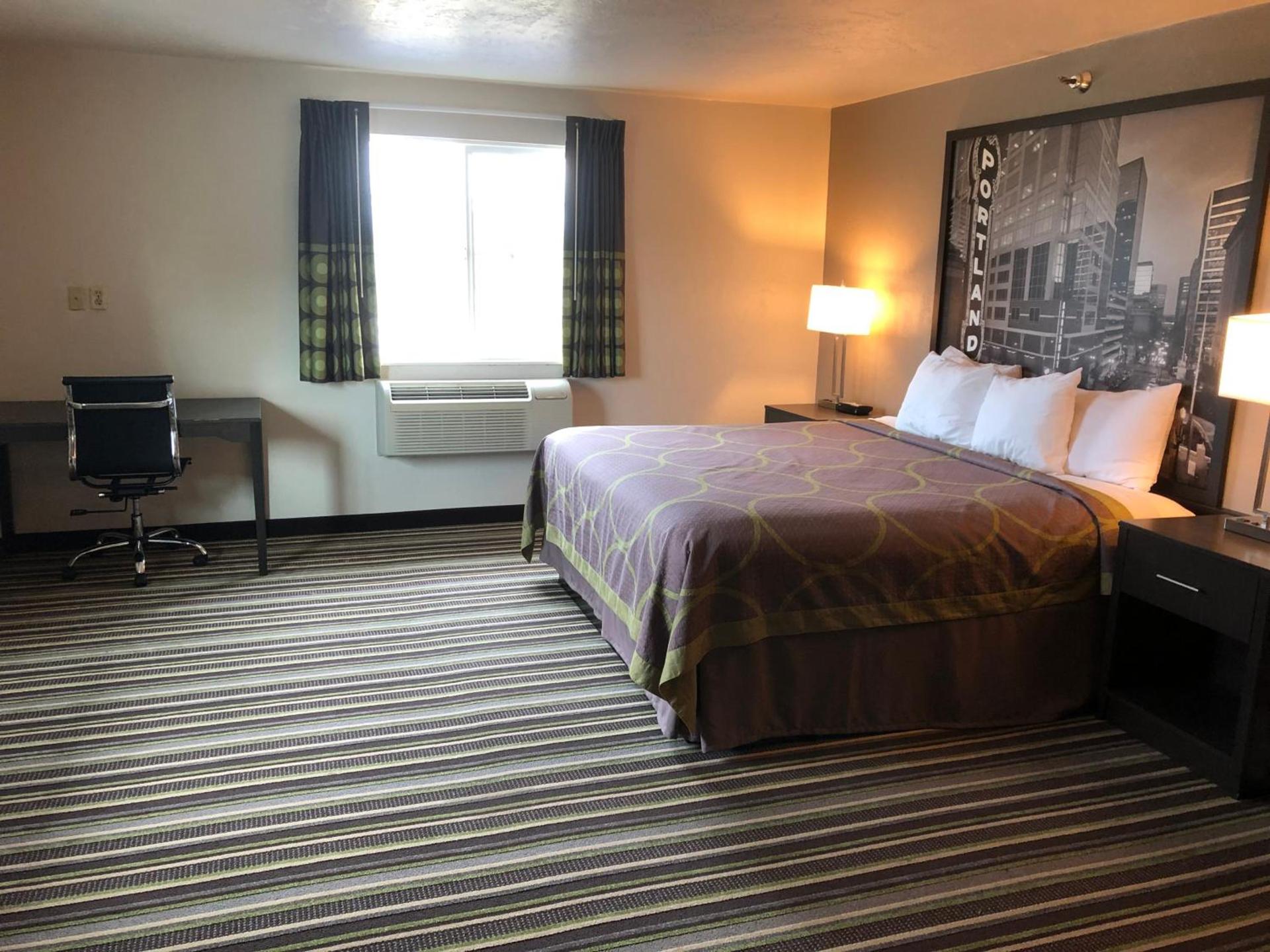 Super 8 by Wyndham Portland Airport photo 13