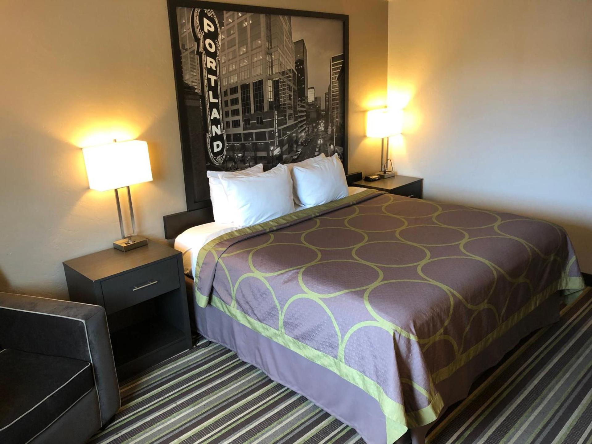 Super 8 by Wyndham Portland Airport photo 14