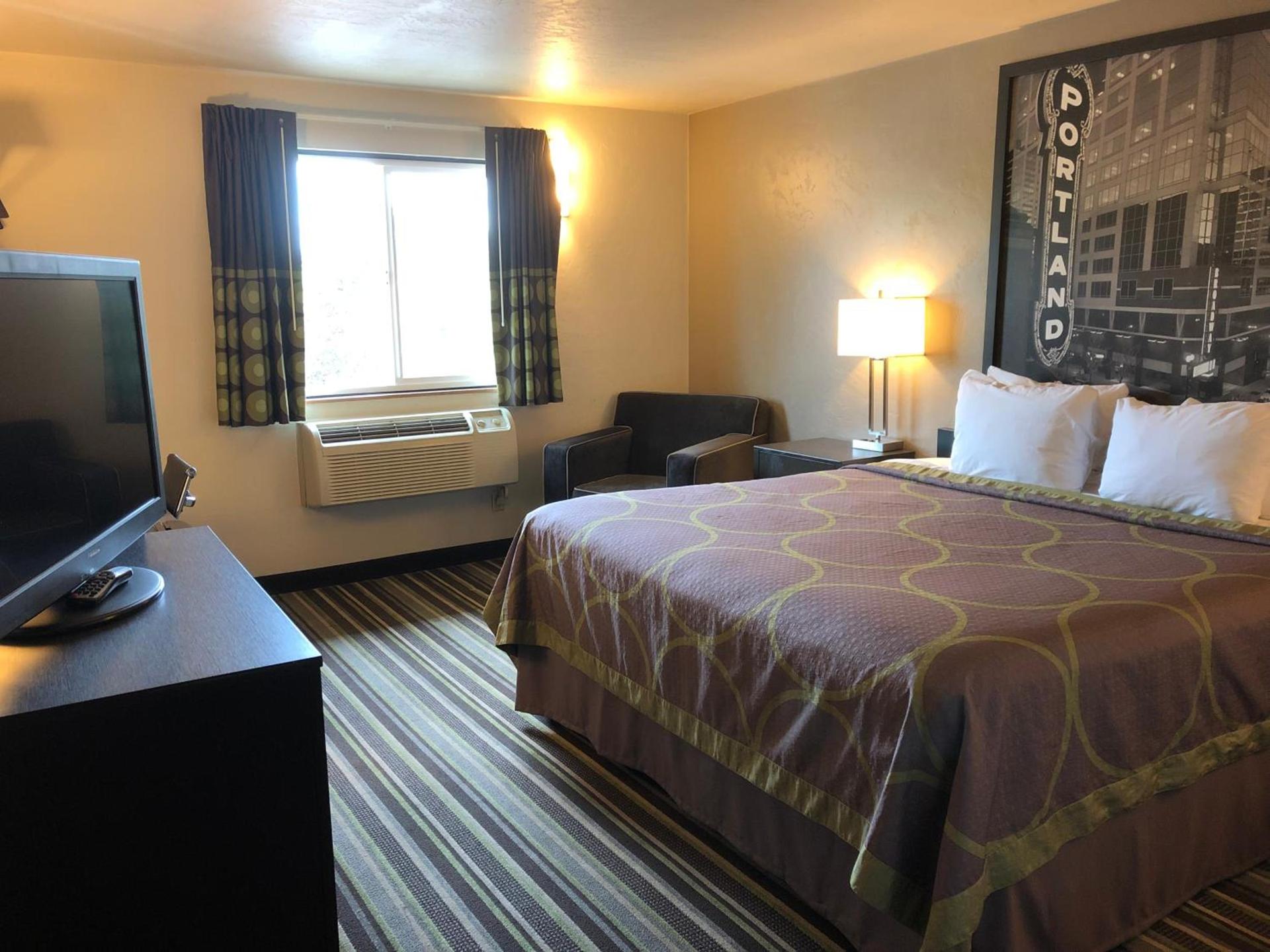 Super 8 by Wyndham Portland Airport photo 16