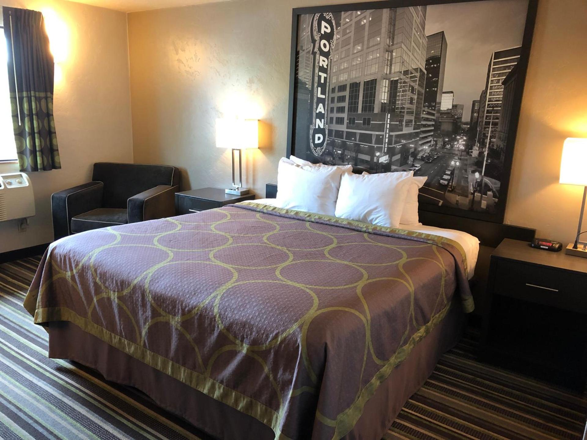 Super 8 by Wyndham Portland Airport photo 17