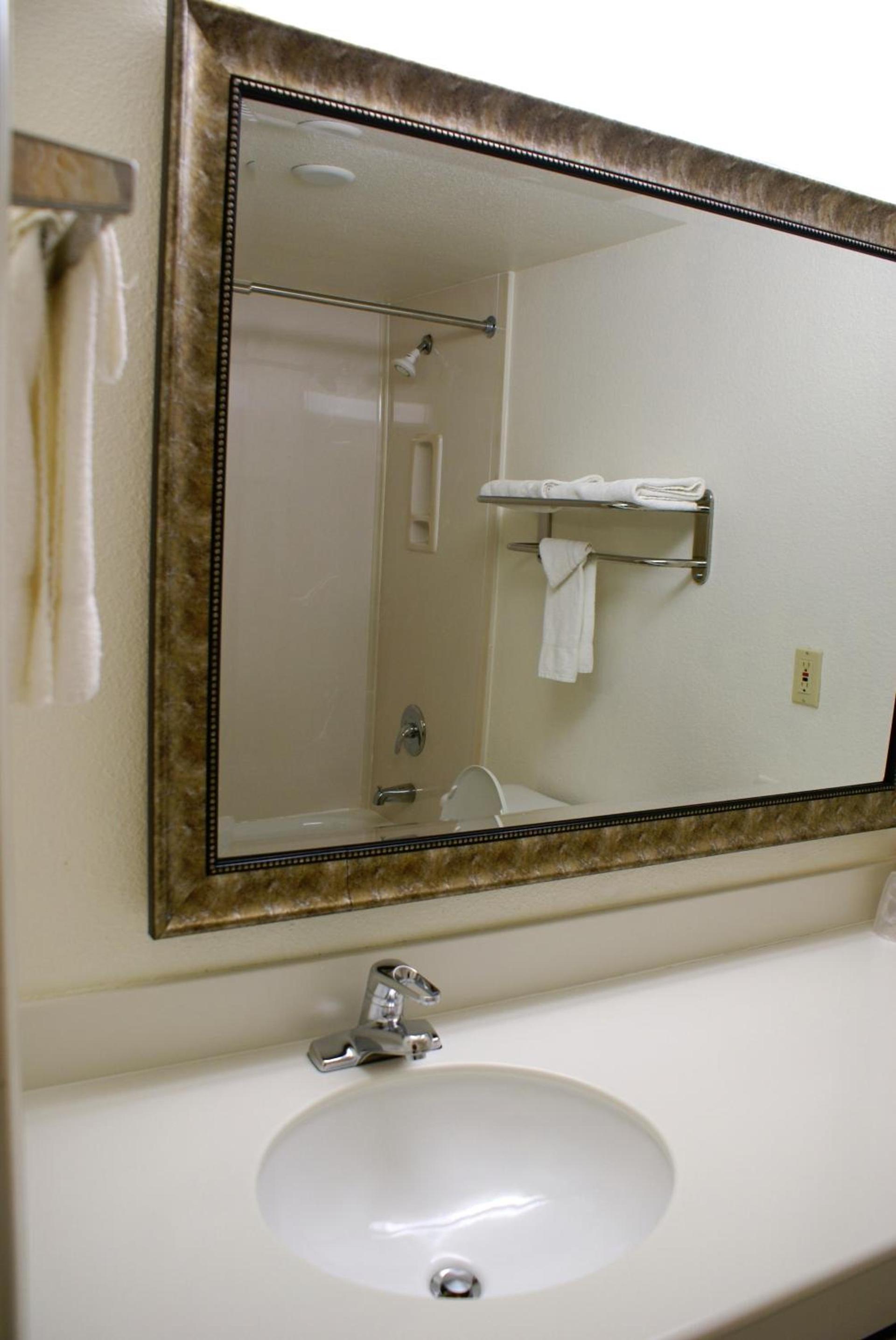 Airport Inn photo 41