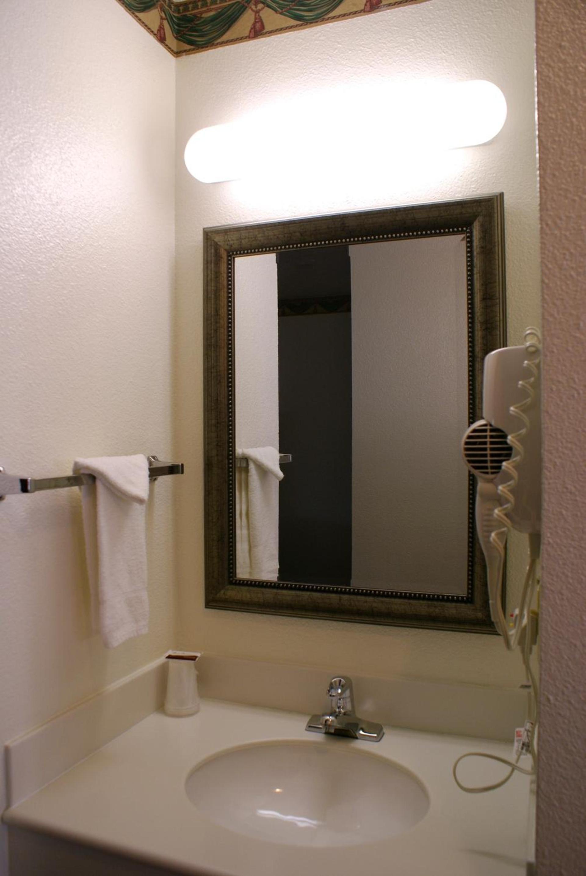 Airport Inn photo 48