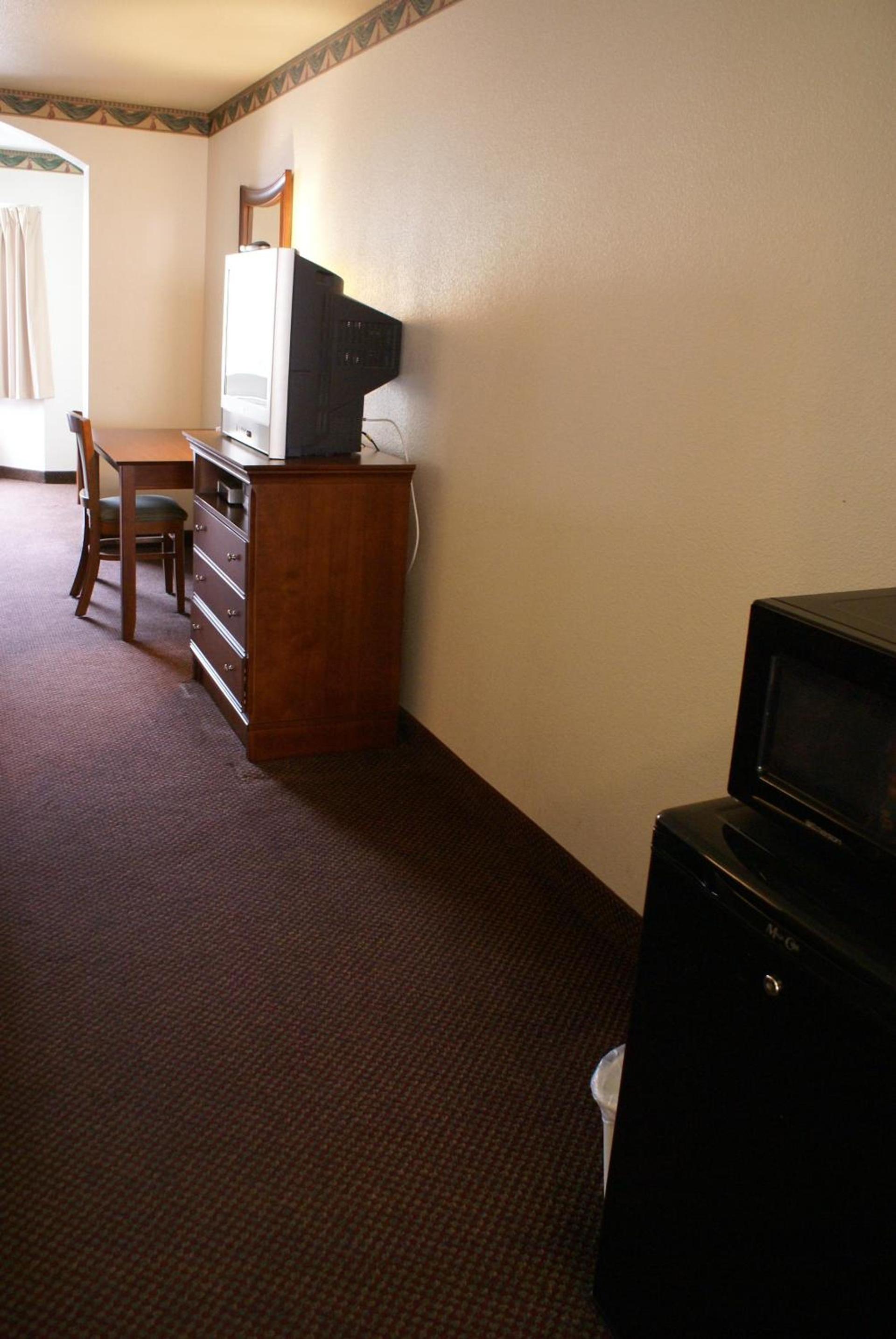 Airport Inn photo 51