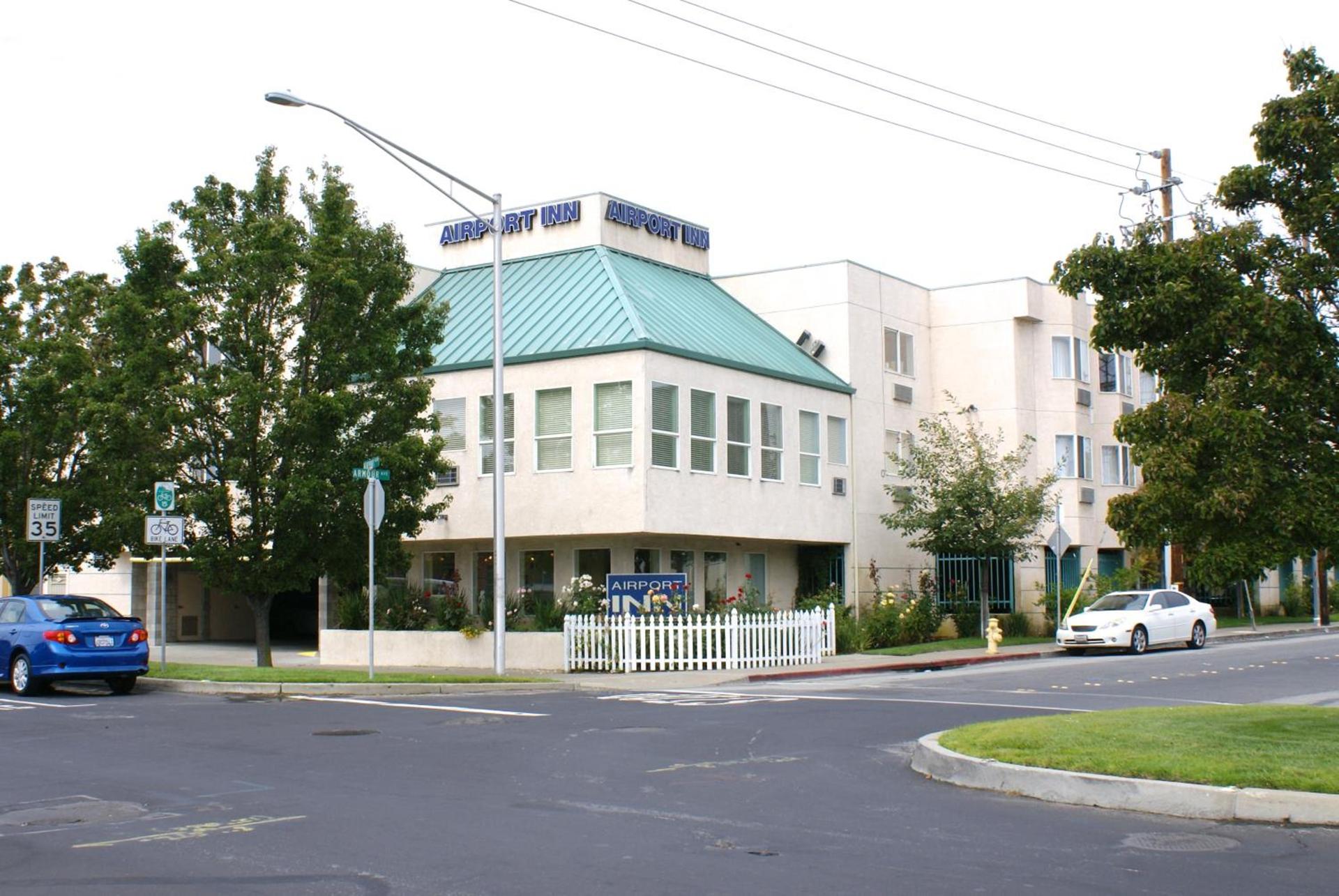 Airport Inn photo 1