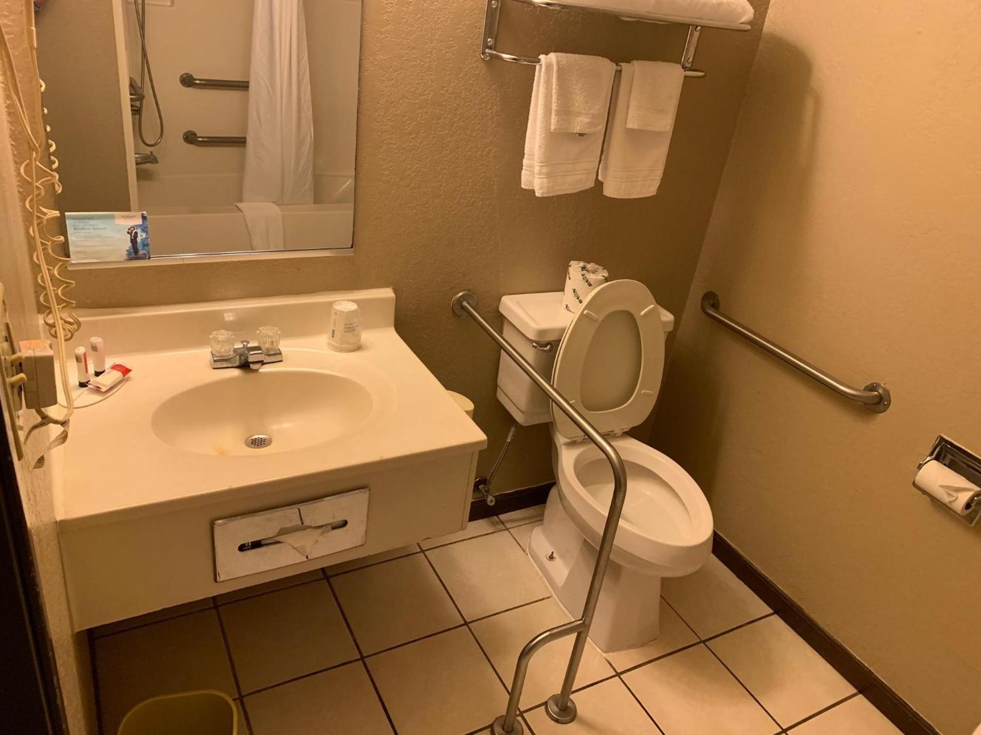 Super 8 by Wyndham Jonesboro photo 15