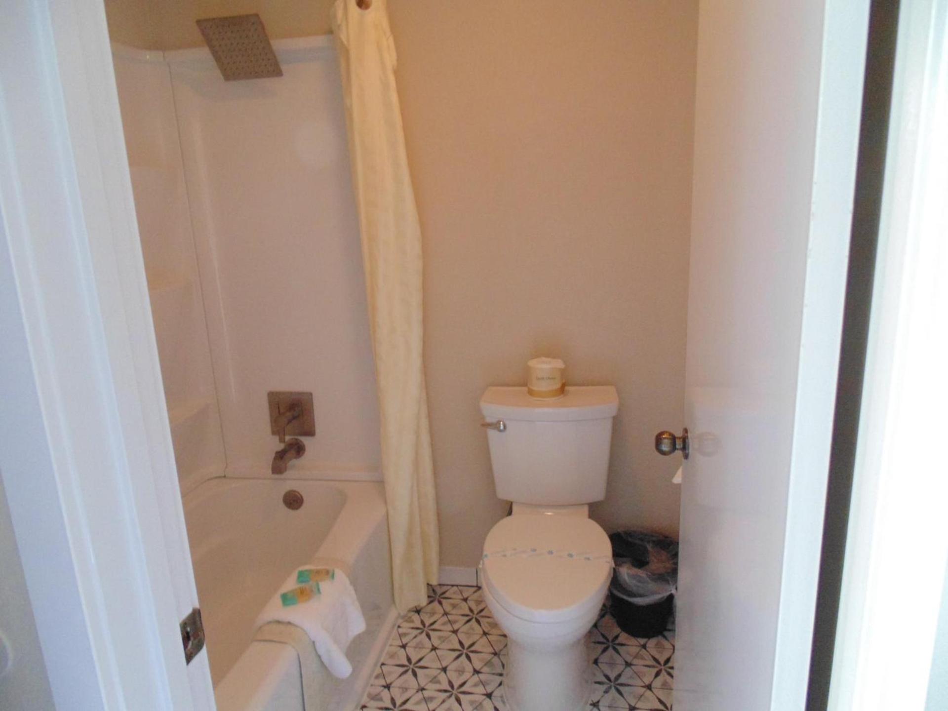 Water Front Inn photo 33