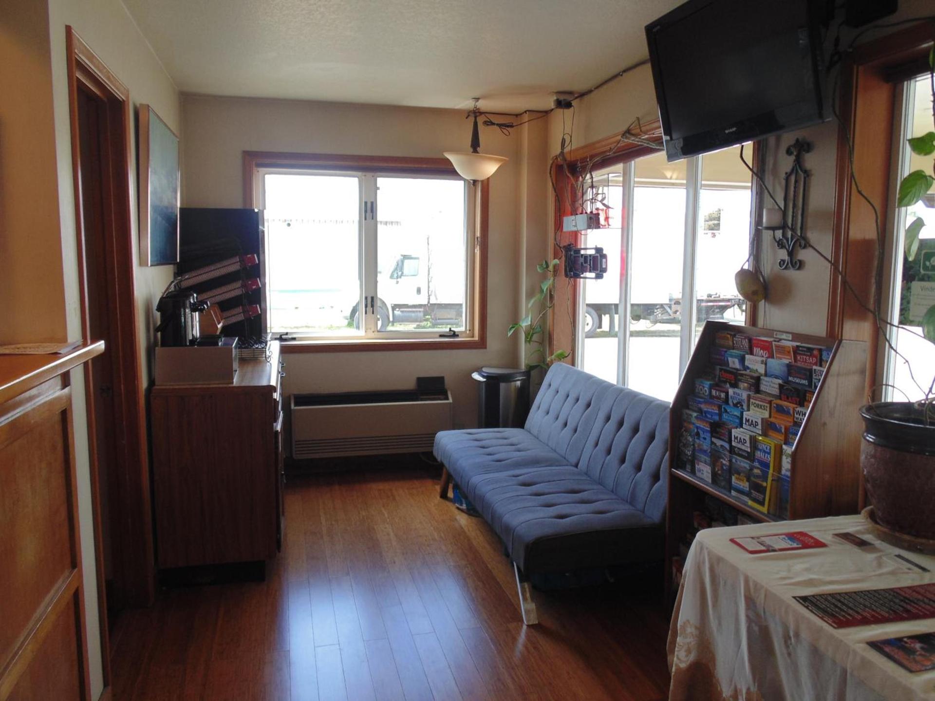 Water Front Inn photo 29