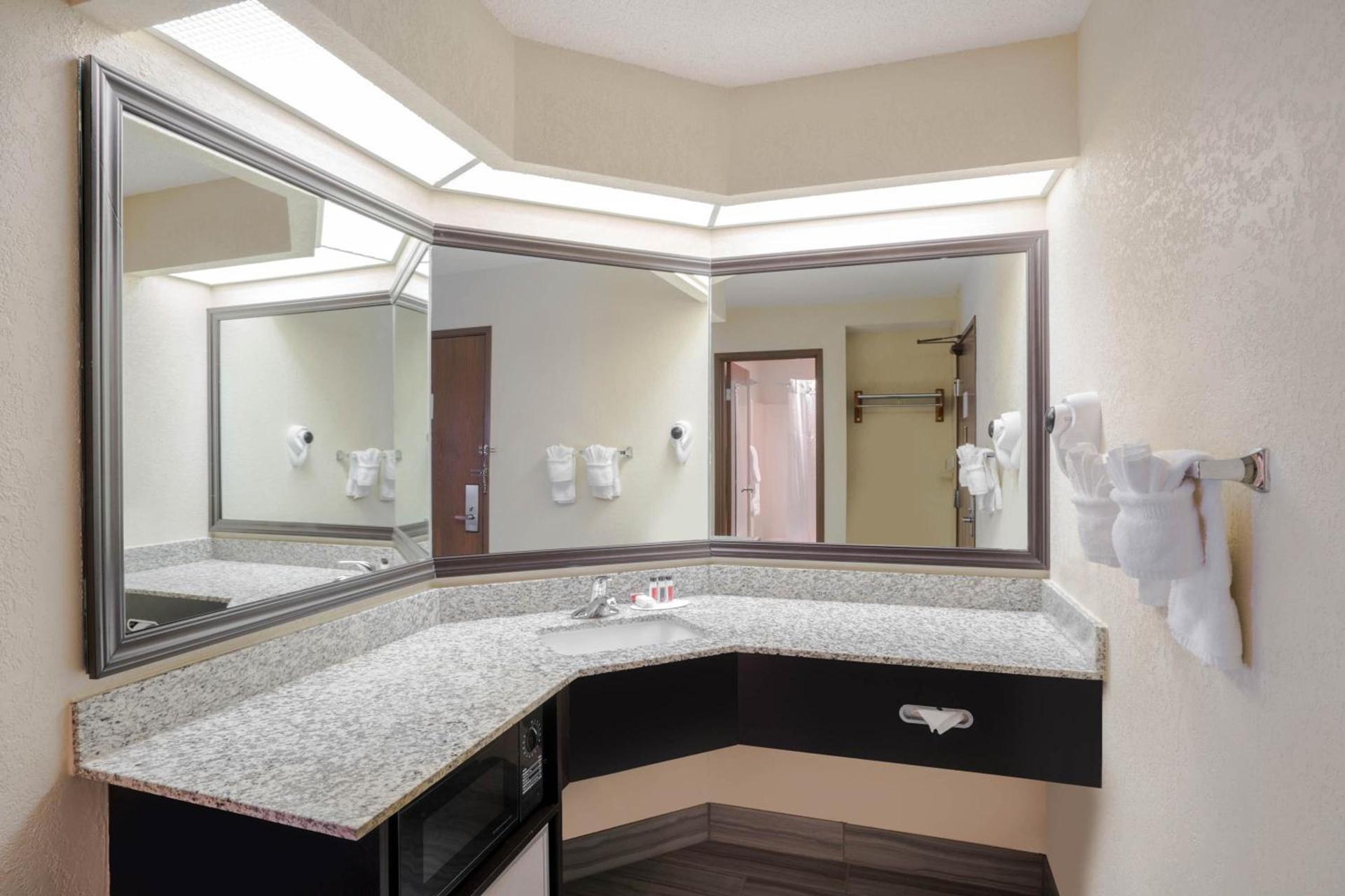 Comfort Inn & Suites Brentwood - Nashville photo 34