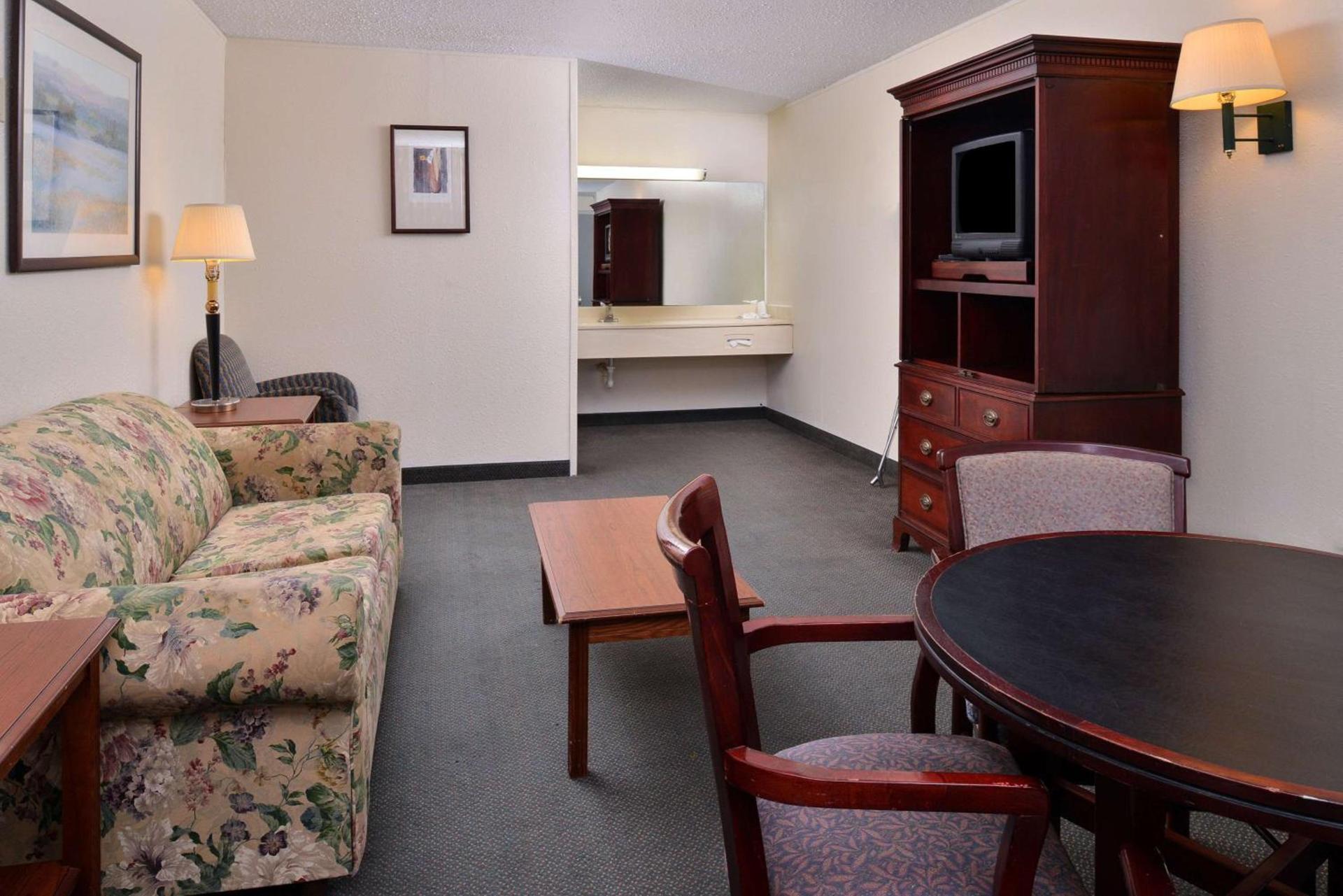 Castle Inn & Suites Anadarko photo 8