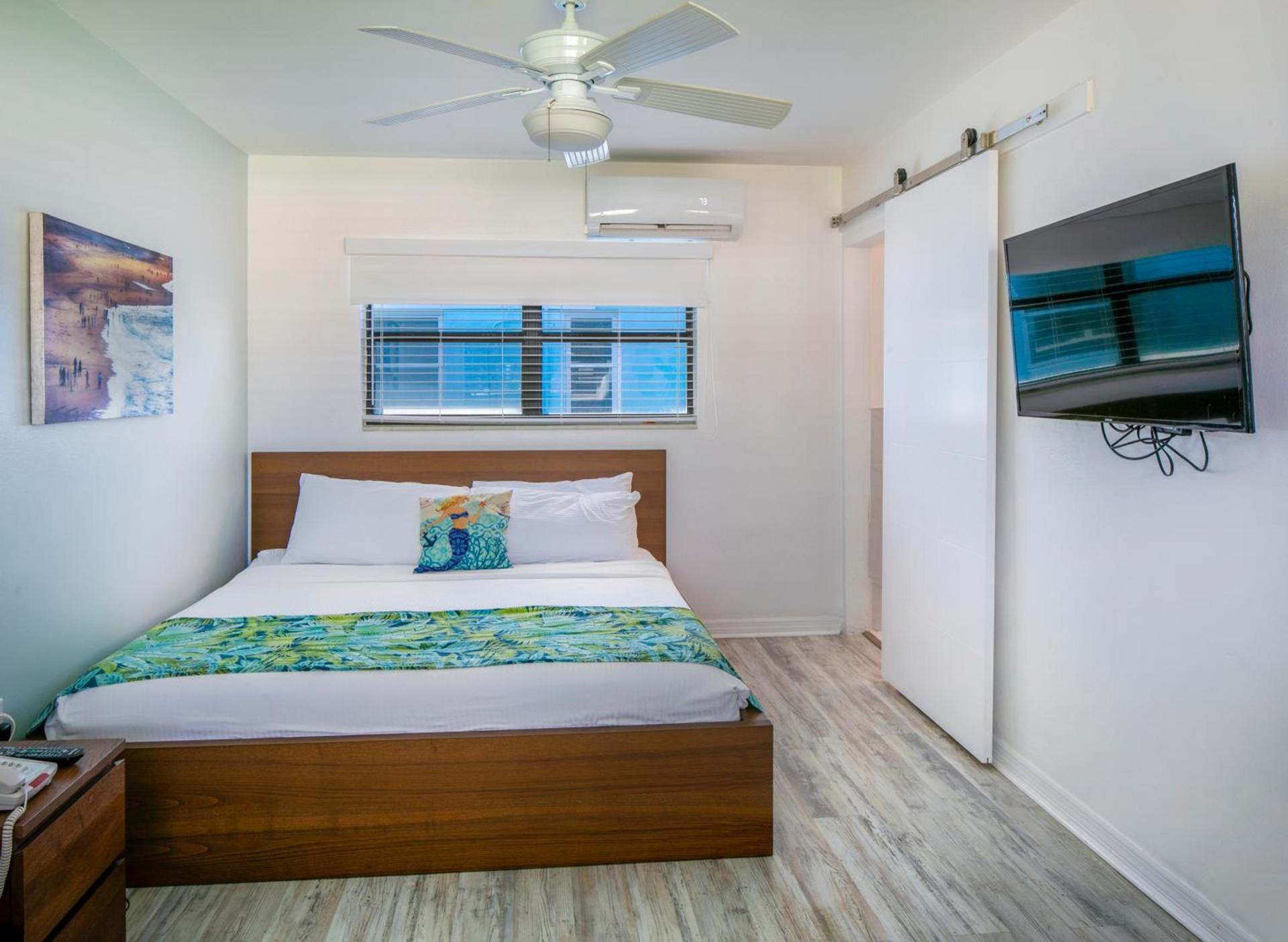 St. Pete Beach Suites photo 17