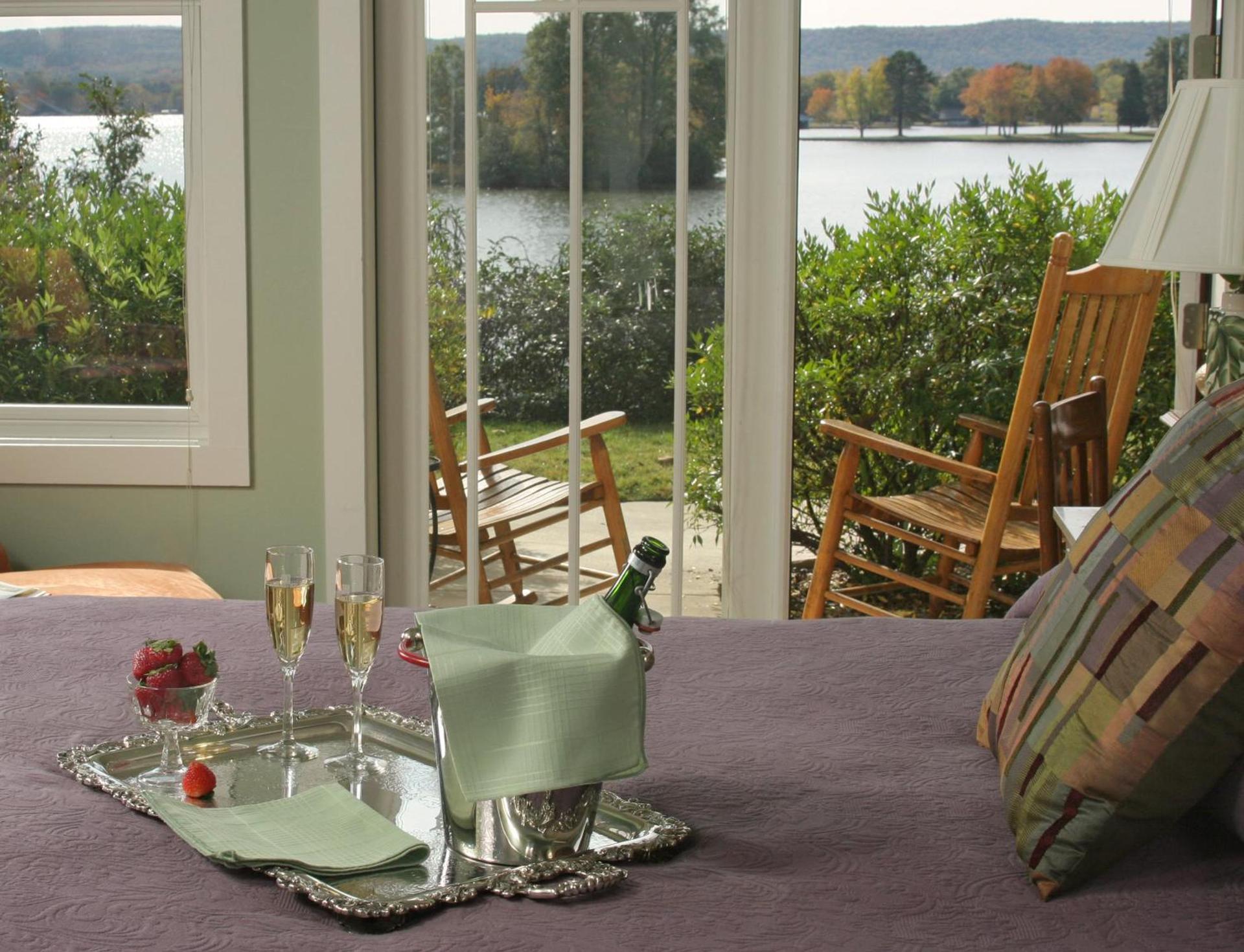 Lookout Point Lakeside Inn photo 12