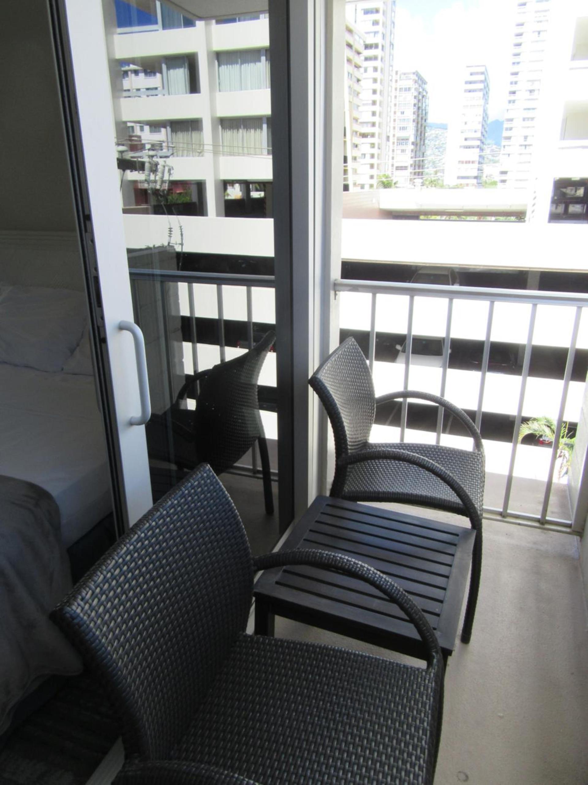 Waikiki Central Hotel - No Resort Fees photo 12