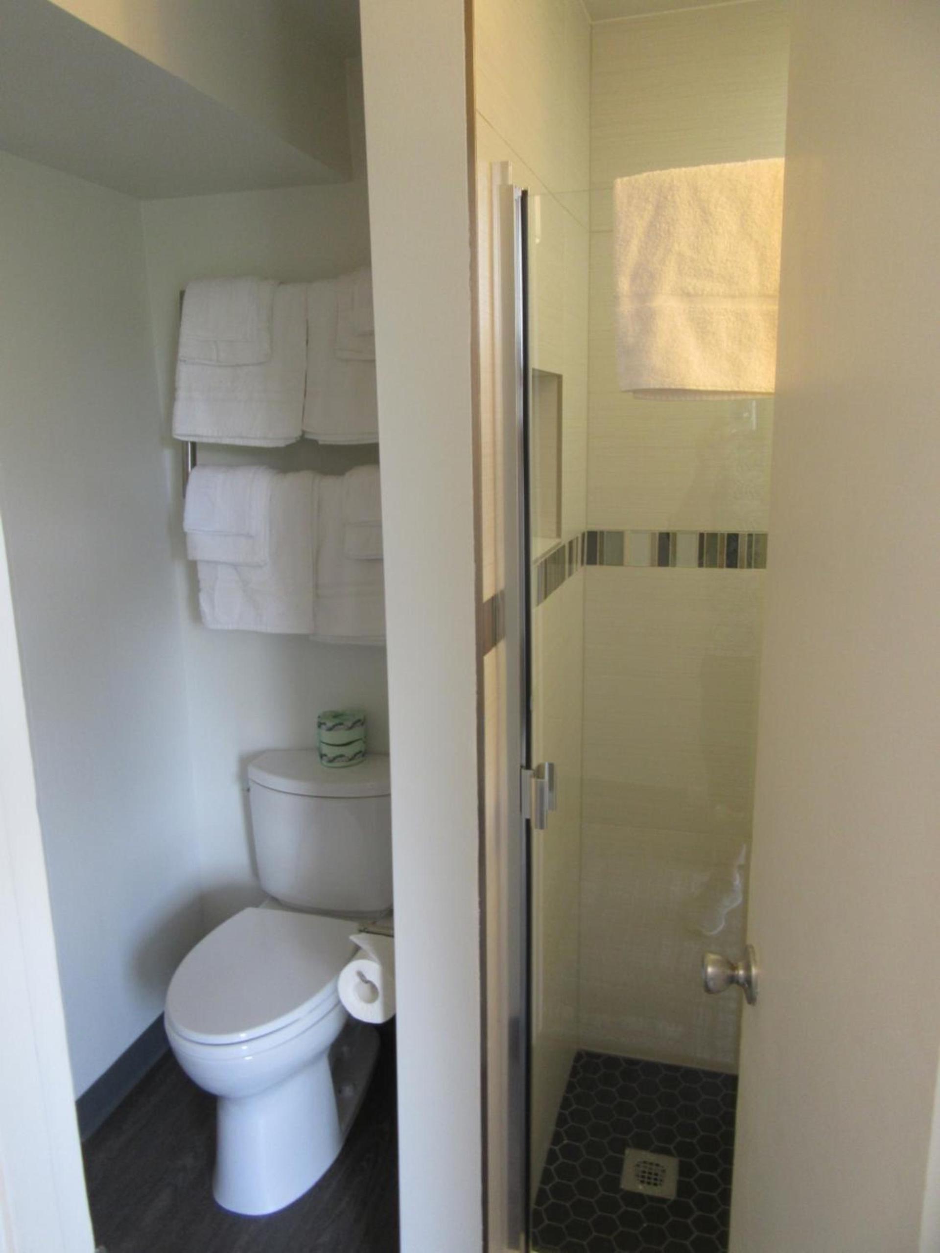 Waikiki Central Hotel - No Resort Fees photo 8