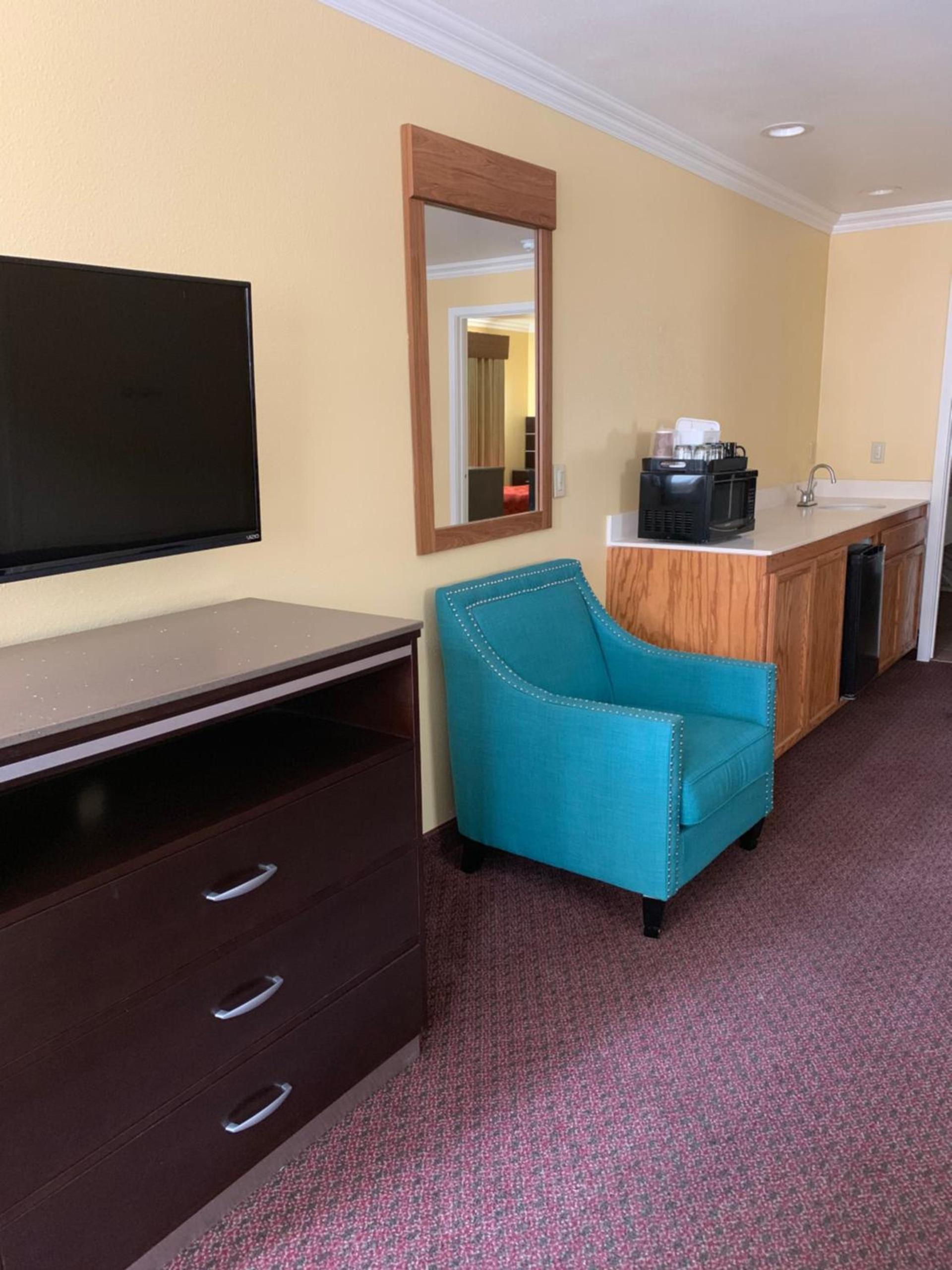 Olive Tree Inn & Suites, a Howard Johnson by Wyndham photo 38
