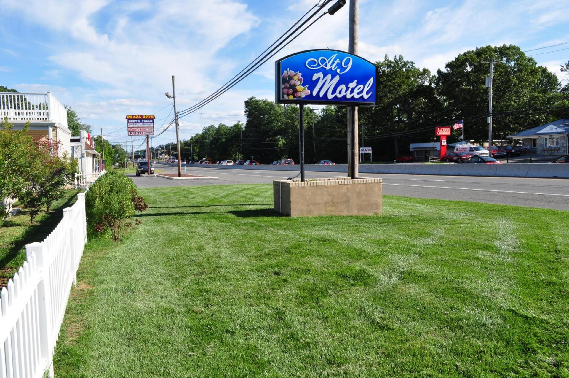 At 9 Motel Near Freehold I-195 photo 54