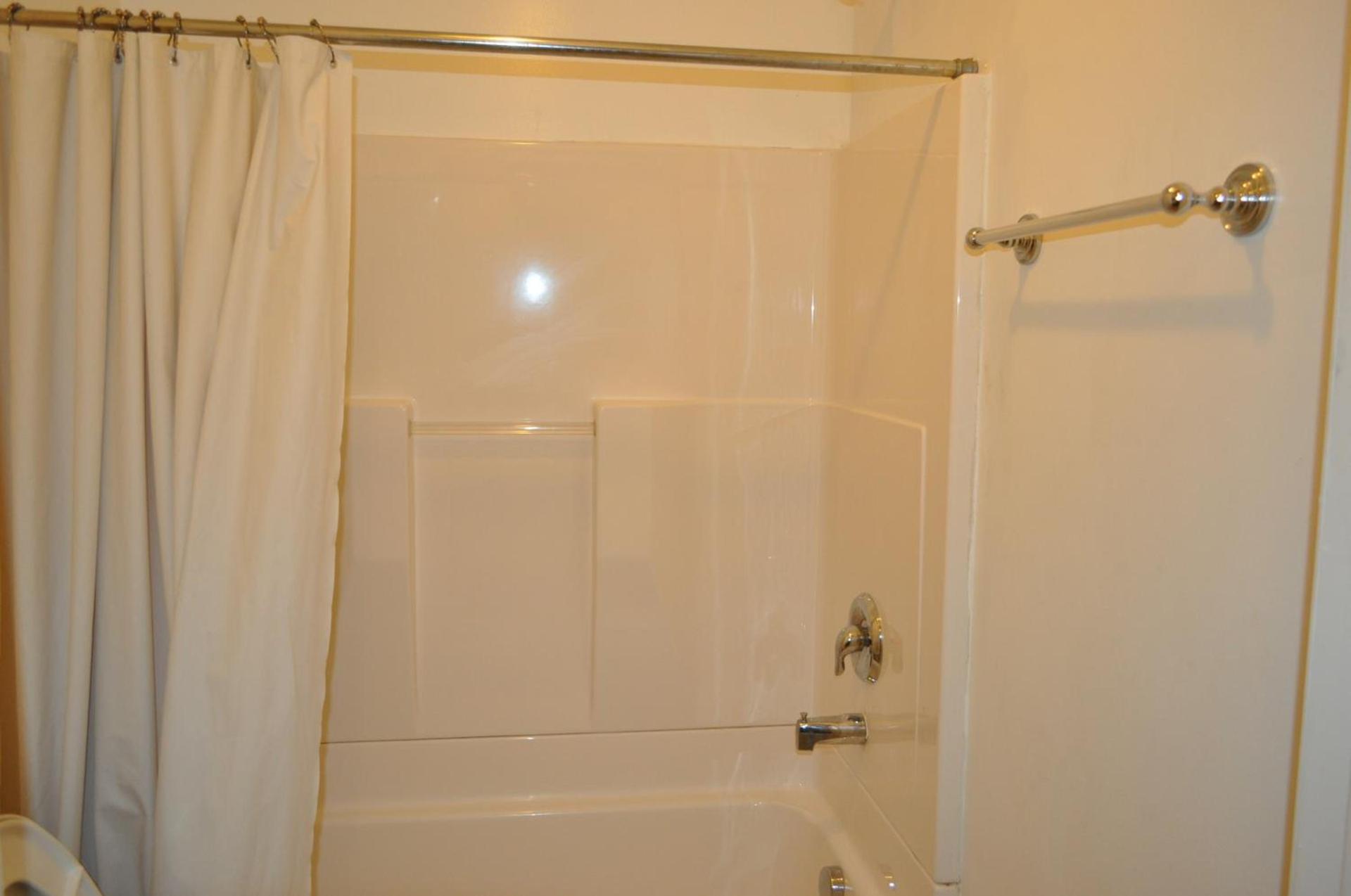 At 9 Motel Near Freehold I-195 photo 62