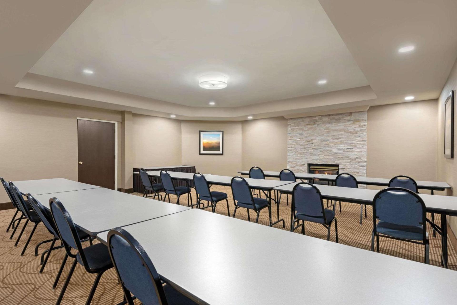Comfort Suites Lafayette University Area photo 19