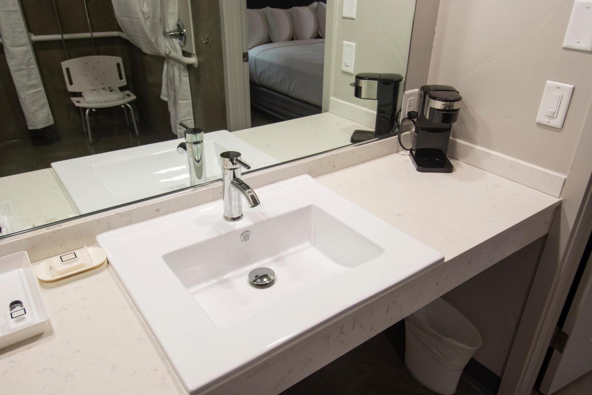 Americana Modern Hotel photo 19