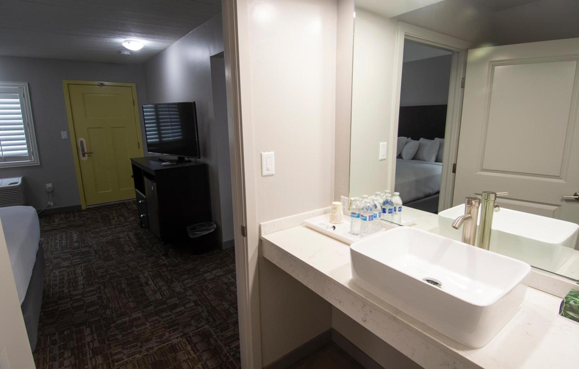Americana Modern Hotel photo 15