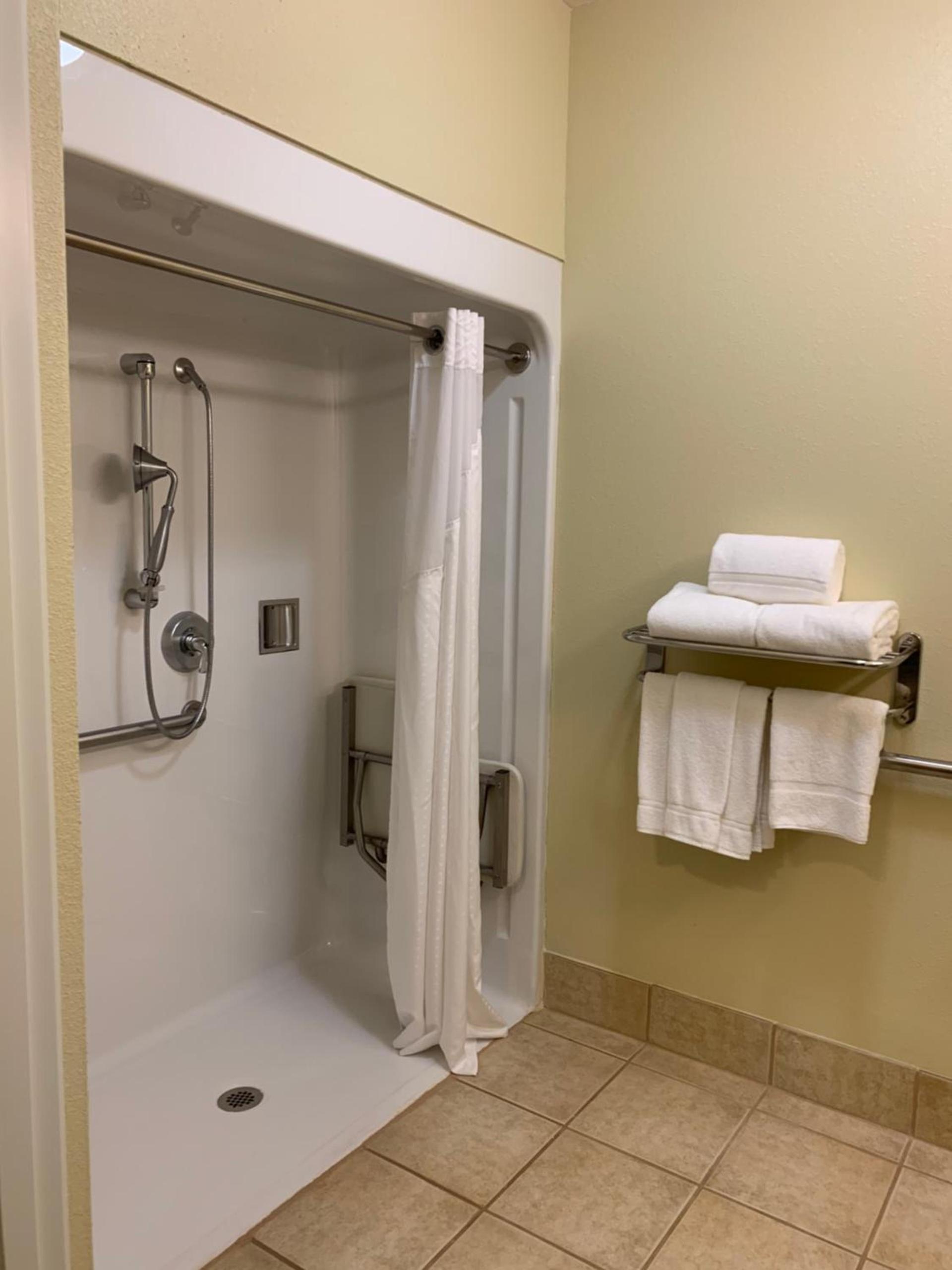 Holiday Inn Express Hotel & Suites Pampa by IHG photo 2