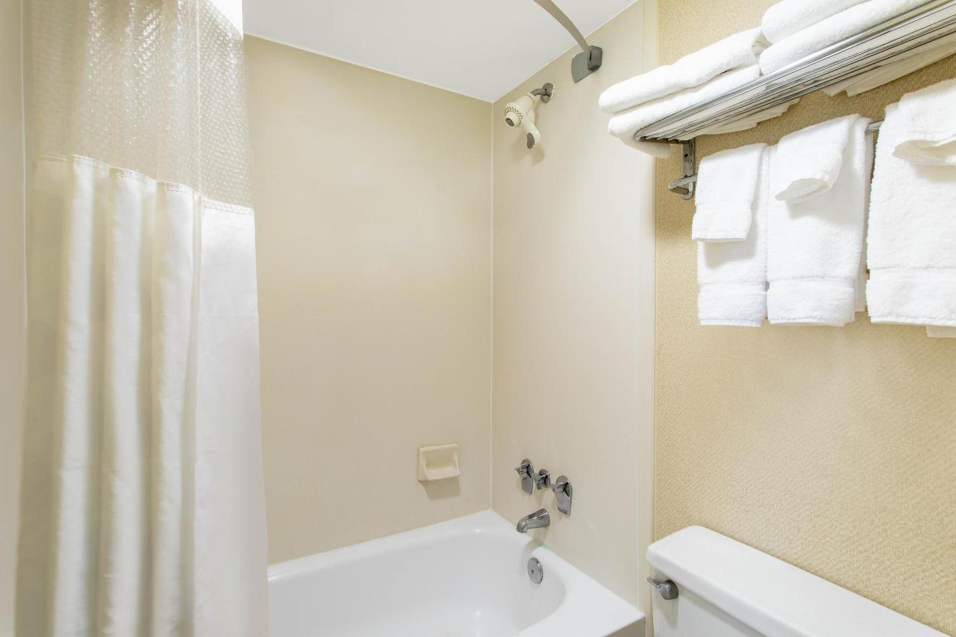 Ramada Limited Cockeysville photo 22