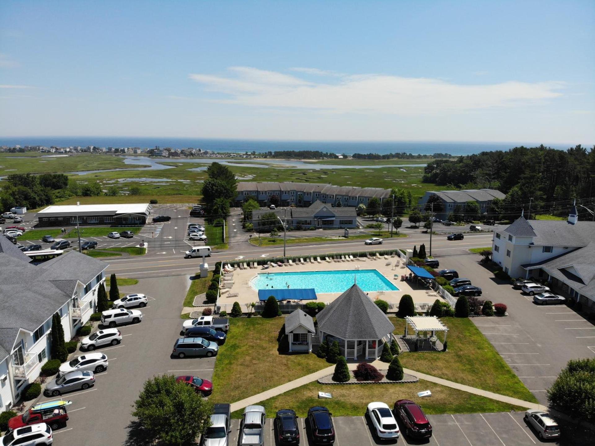 Driftaway Hotel and Pool photo 2