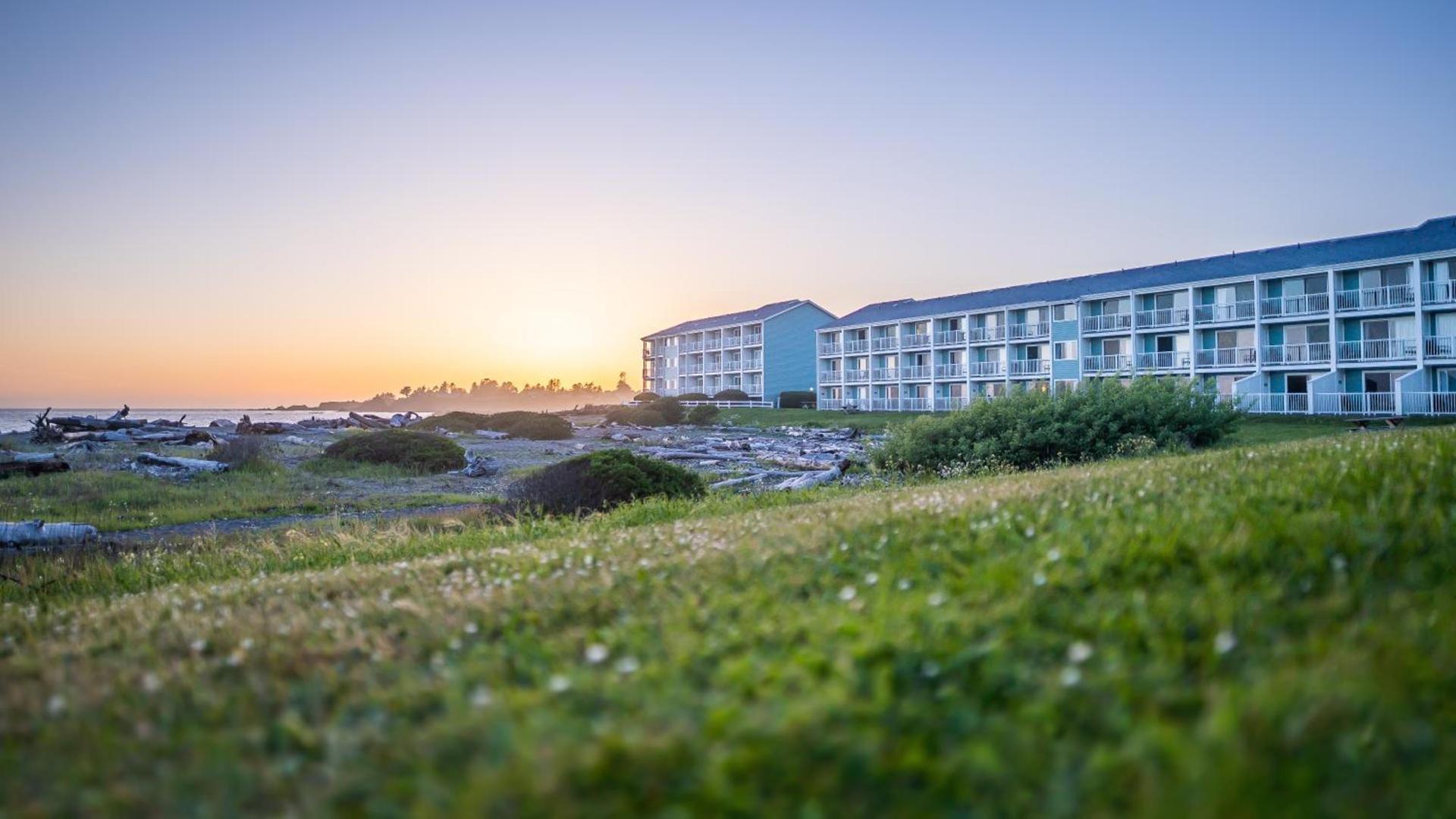 Beachfront Inn photo 2