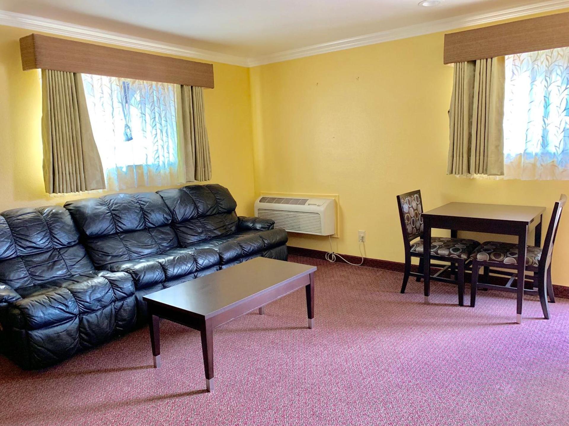 Olive Tree Inn & Suites, a Howard Johnson by Wyndham photo 35