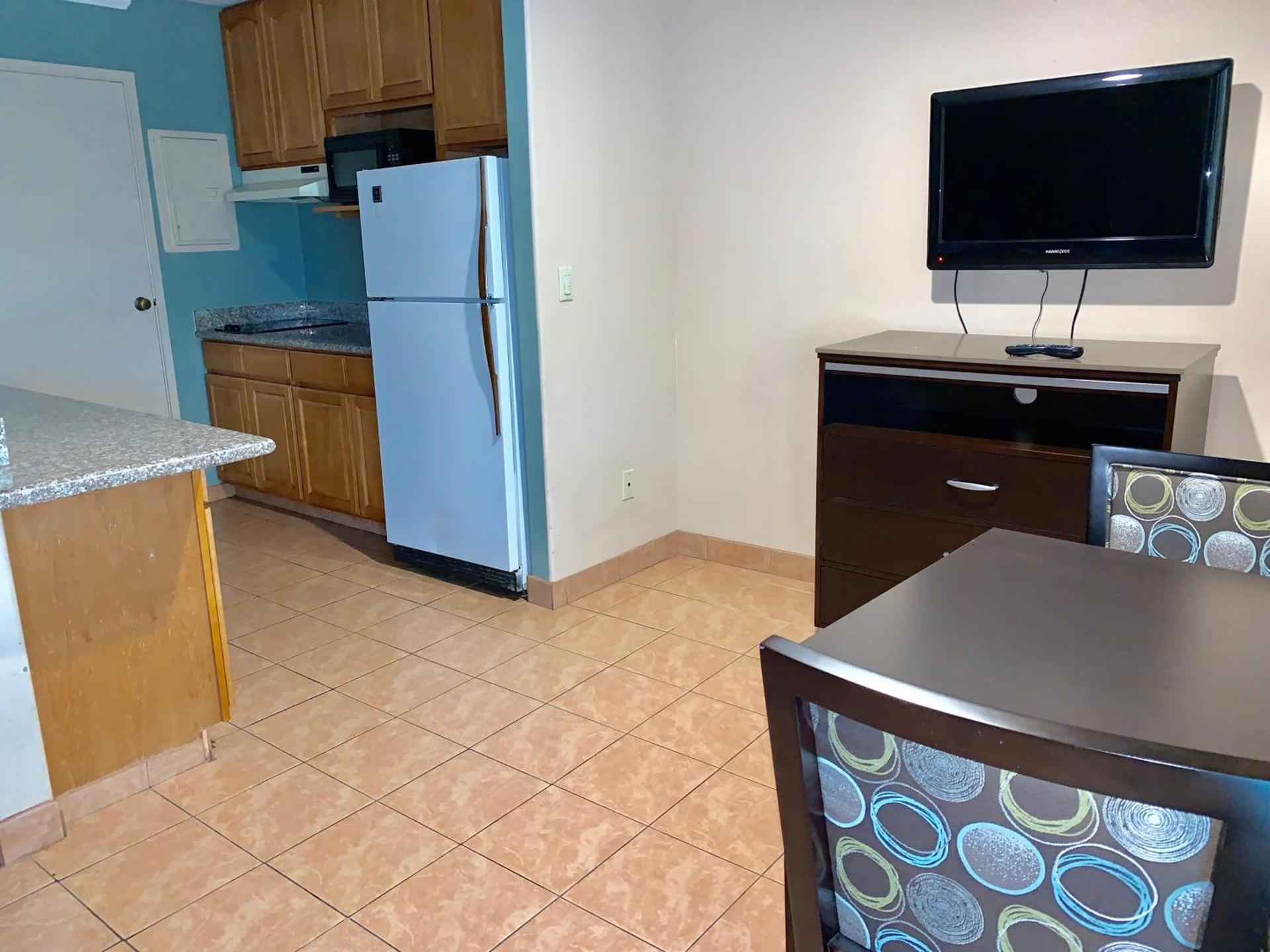 Olive Tree Inn & Suites, a Howard Johnson by Wyndham photo 32