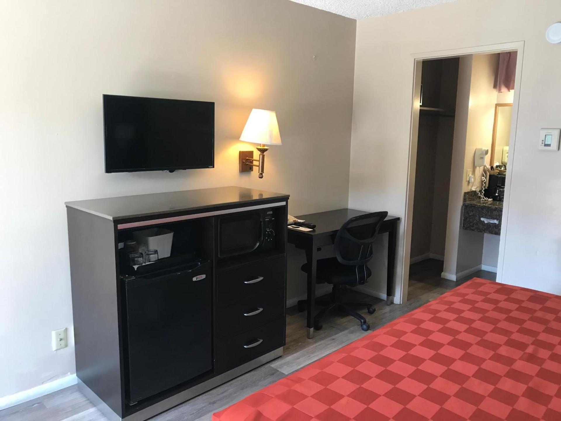 Olive Tree Inn & Suites, a Howard Johnson by Wyndham photo 31
