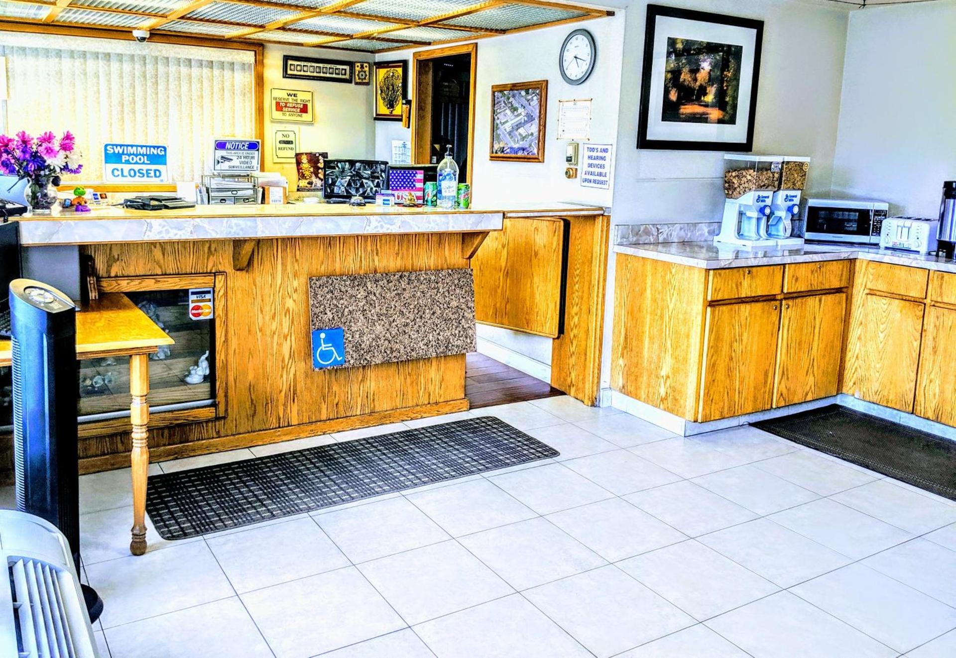 Budget Inn Corcoran Near Tulare CA 43 photo 48