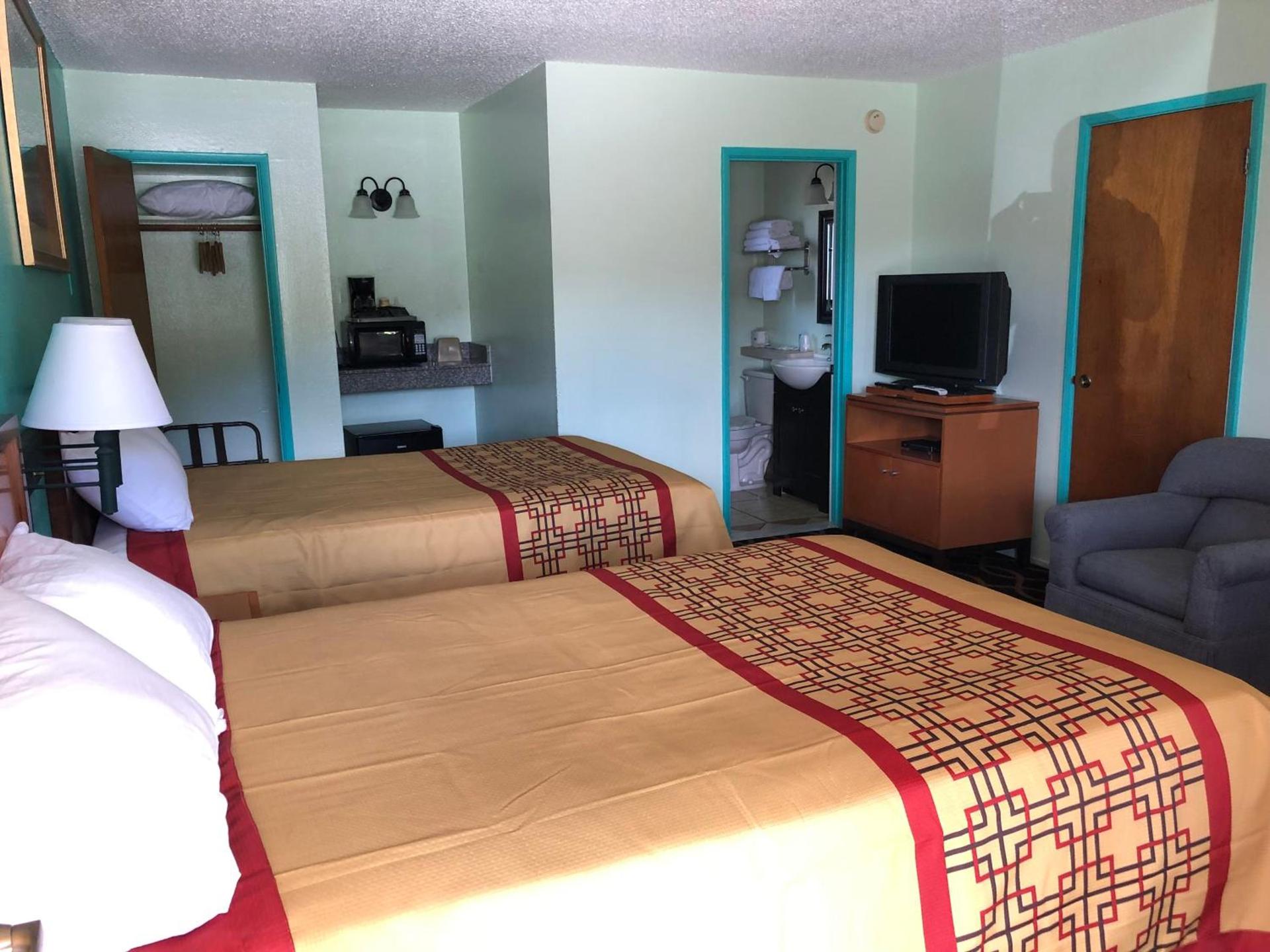 Klamath Motor Lodge photo 29