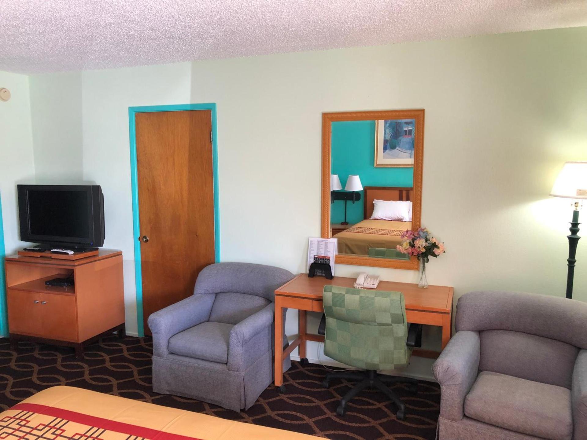 Klamath Motor Lodge photo 28