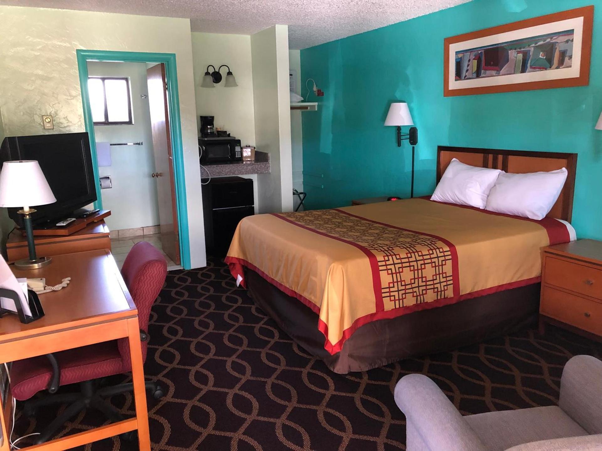 Klamath Motor Lodge photo 24