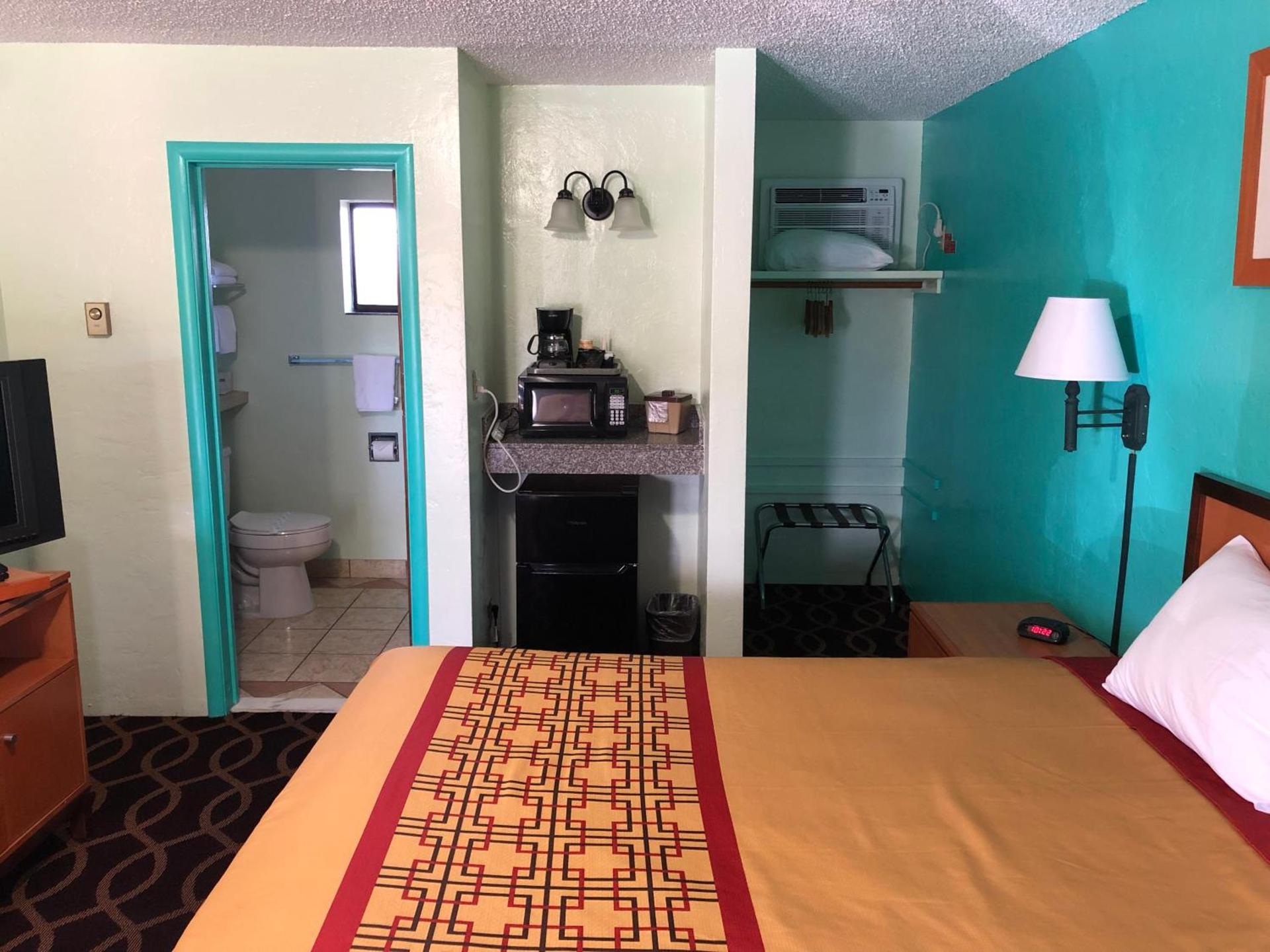 Klamath Motor Lodge photo 23