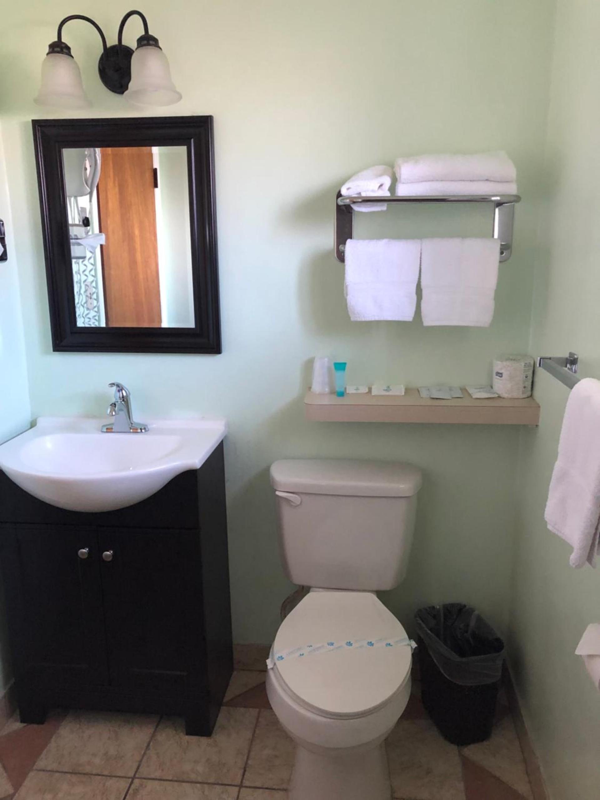 Klamath Motor Lodge photo 20