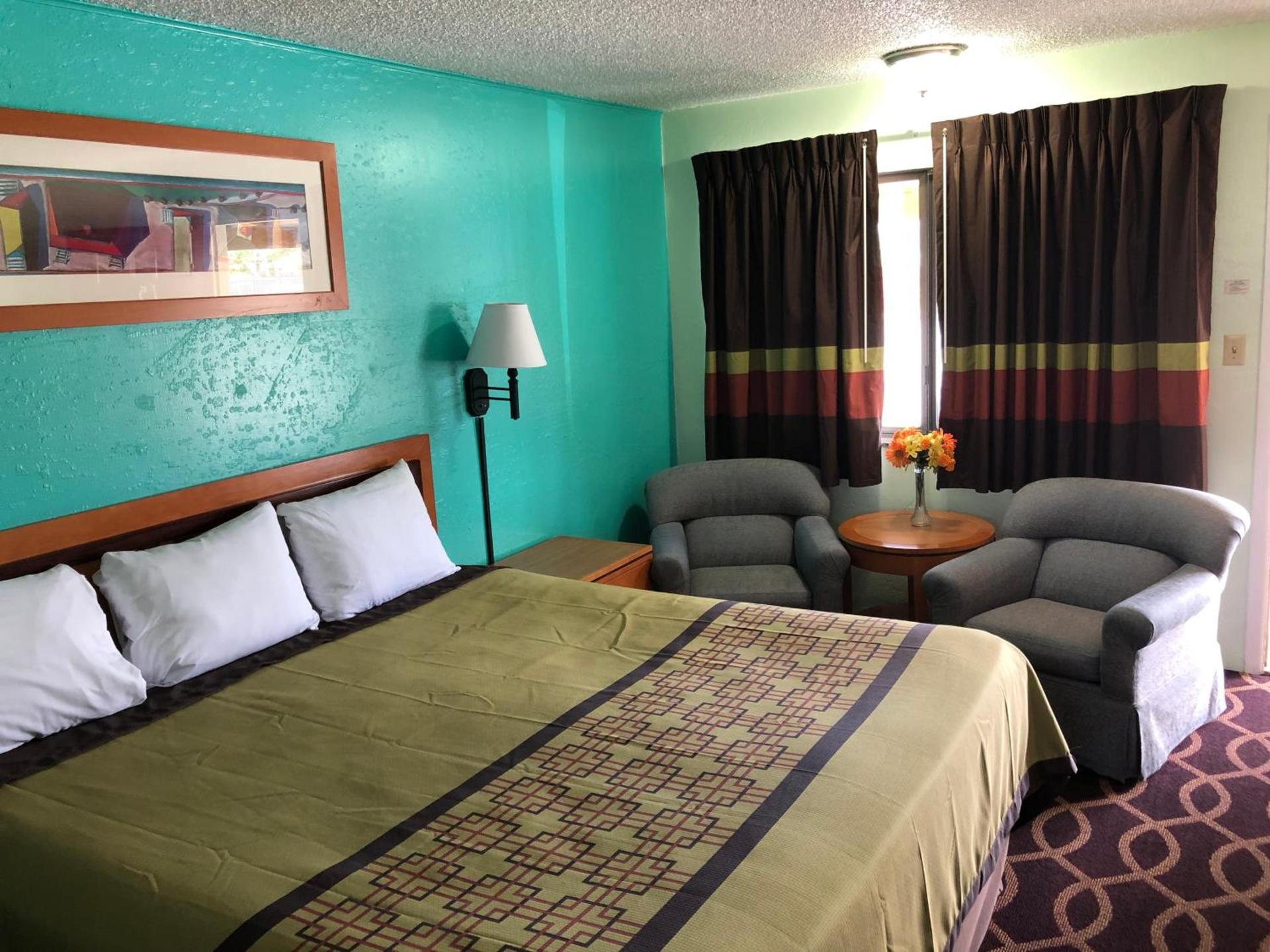 Klamath Motor Lodge photo 18