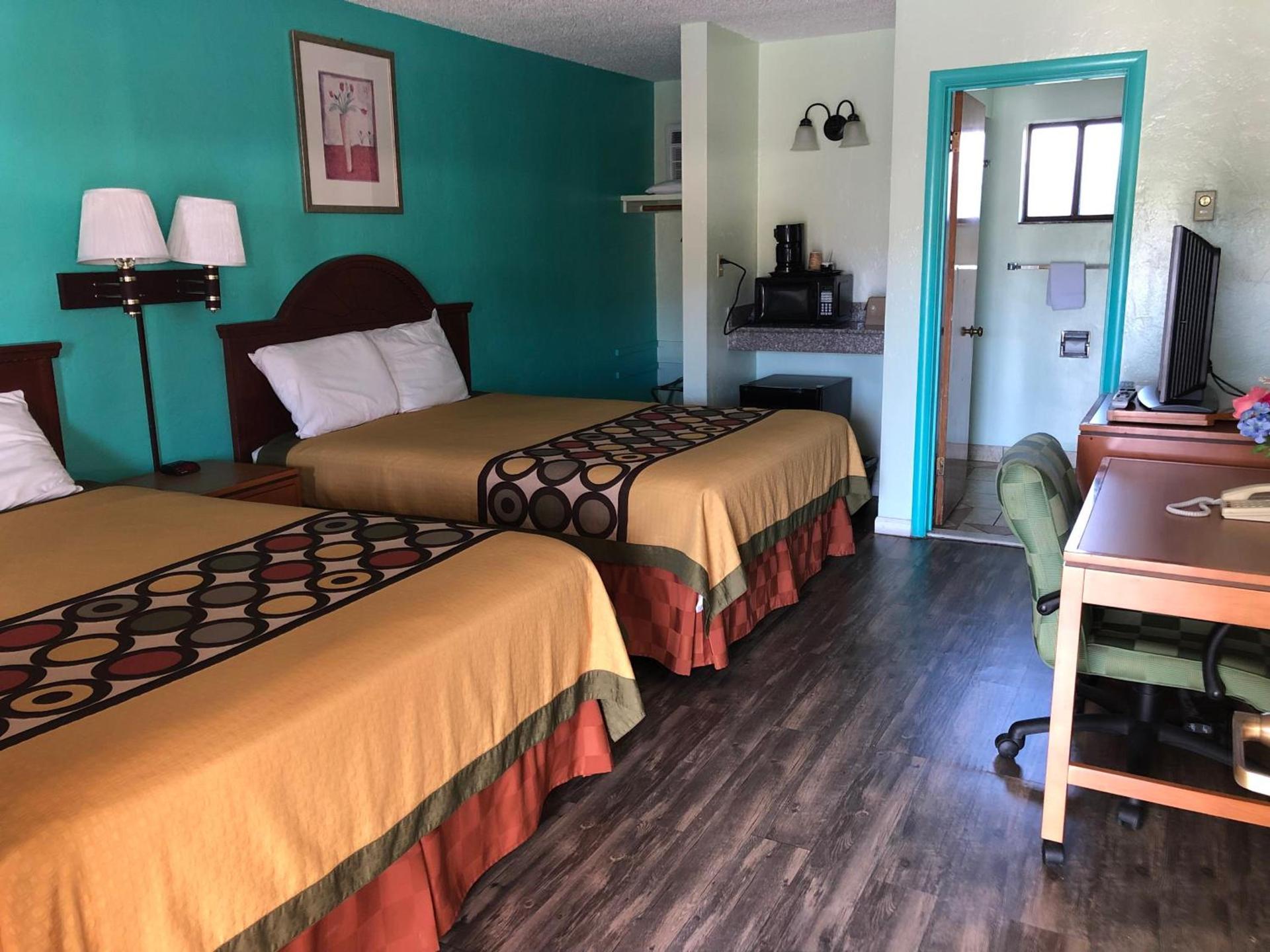 Klamath Motor Lodge photo 16