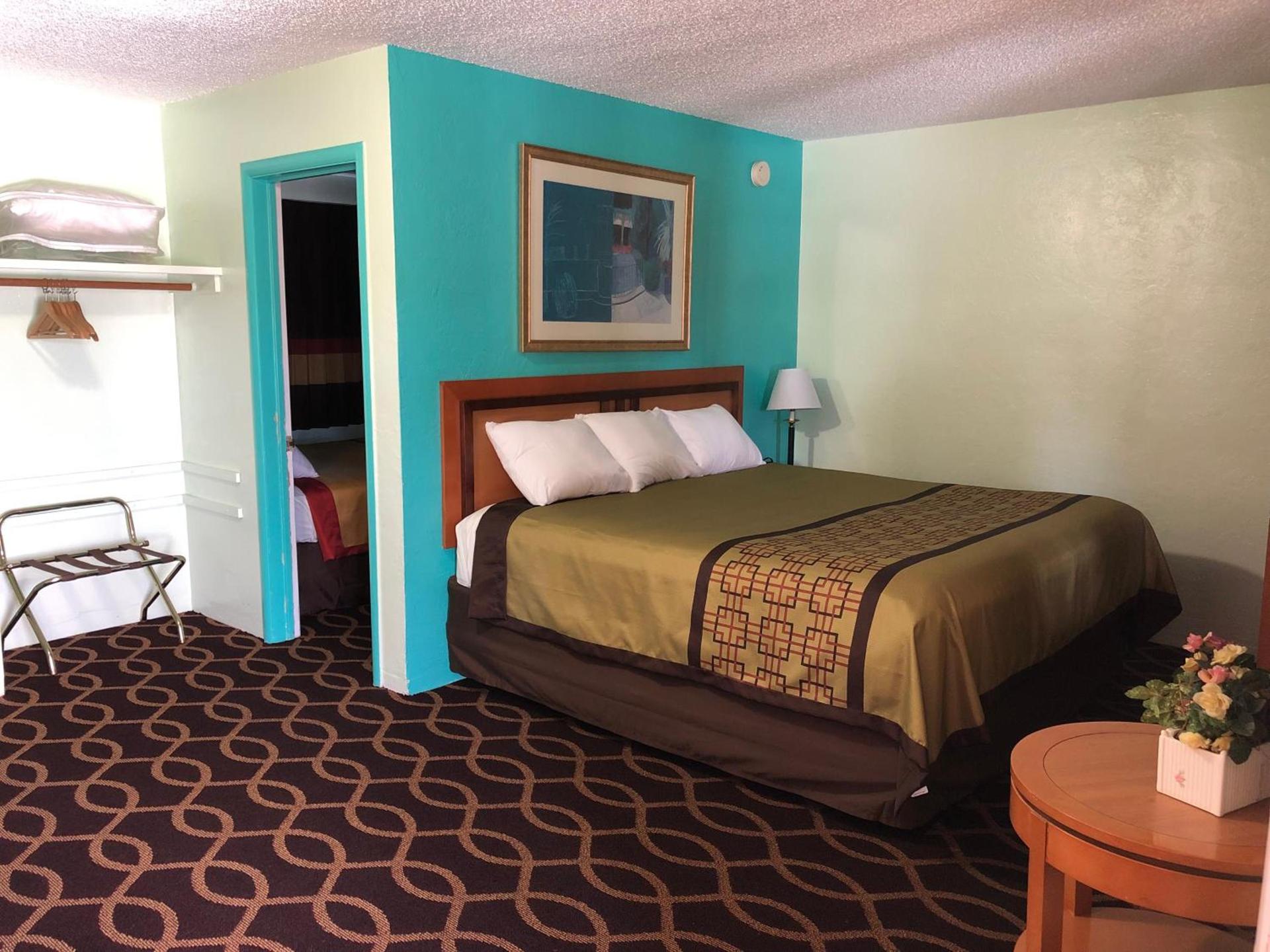 Klamath Motor Lodge photo 12