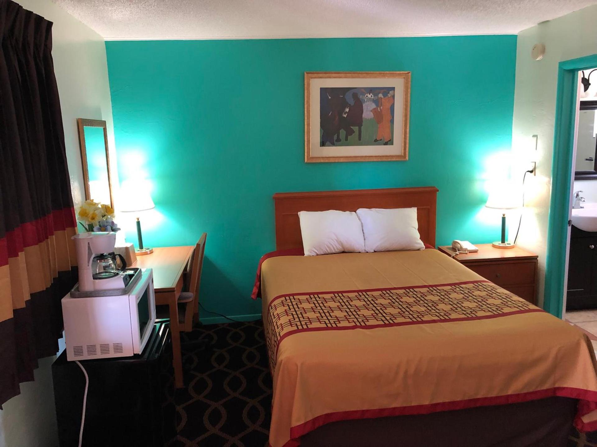Klamath Motor Lodge photo 7