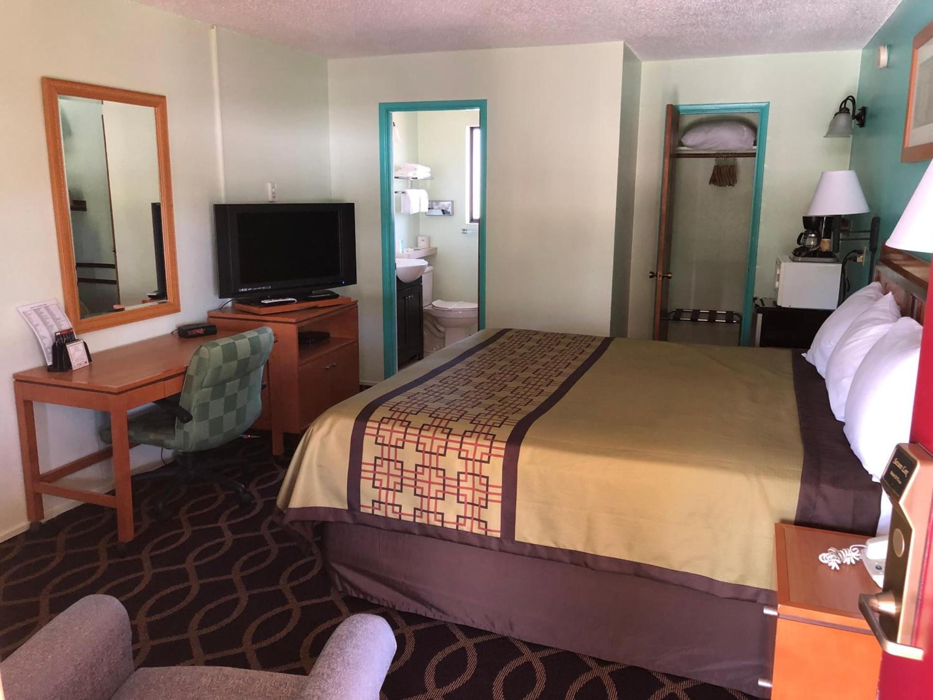 Klamath Motor Lodge photo 4